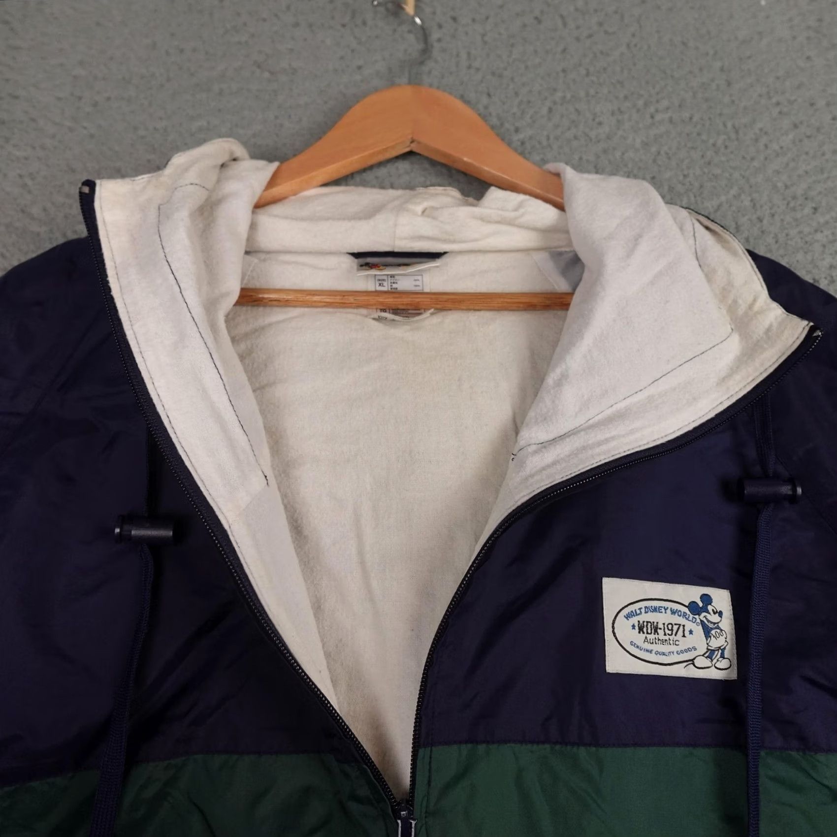 Disney VINTAGE Disney Jacket Mens XL Navy Windbreaker Hooded Mickey Patch Windbreaker Jacket Size US XL / EU 56 / 4 - 5 Thumbnail