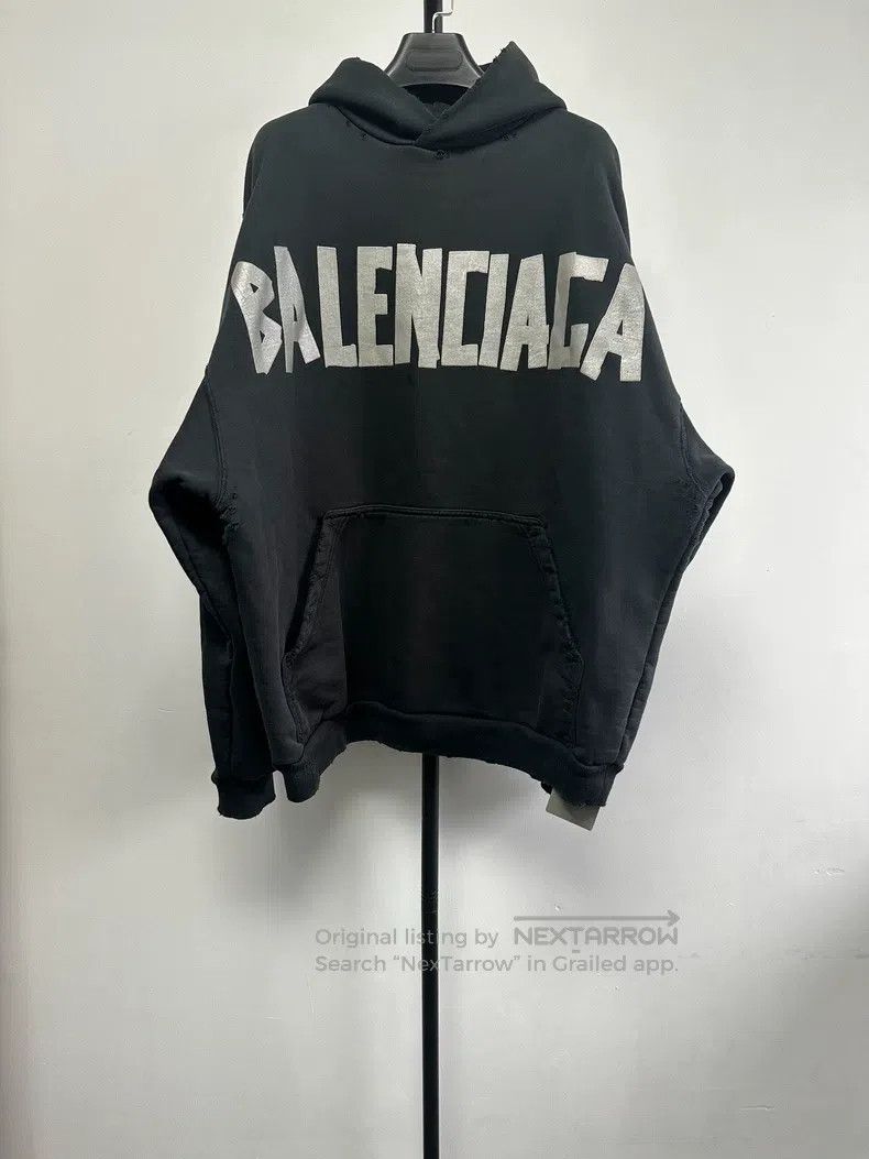 Balenciaga Balenciaga Logo Embossed Long Sleeve Crewneck Sweatshirt Size US L / EU 52-54 / 3 - 1 Thumbnail