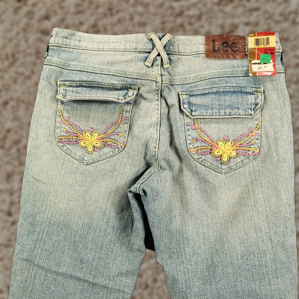 Lee VINTAGE New Lee Button Fly Jeans Womens 13 M Capris Capri 5-Pocket Denim 90s Blue Cotton Blend Spandex Girls Womens Jeans Caption? Size 32" / US 10 / IT 46 - 1 Thumbnail