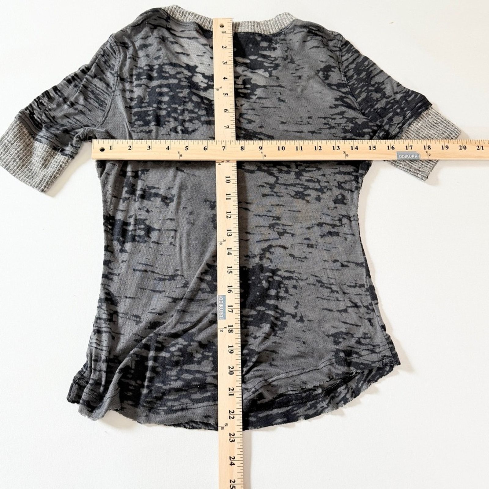 Almost Famous Almost Famous Y2K Gray burnout Henley sheer v-neck top Size M / US 6-8 / IT 42-44 - 9 Thumbnail