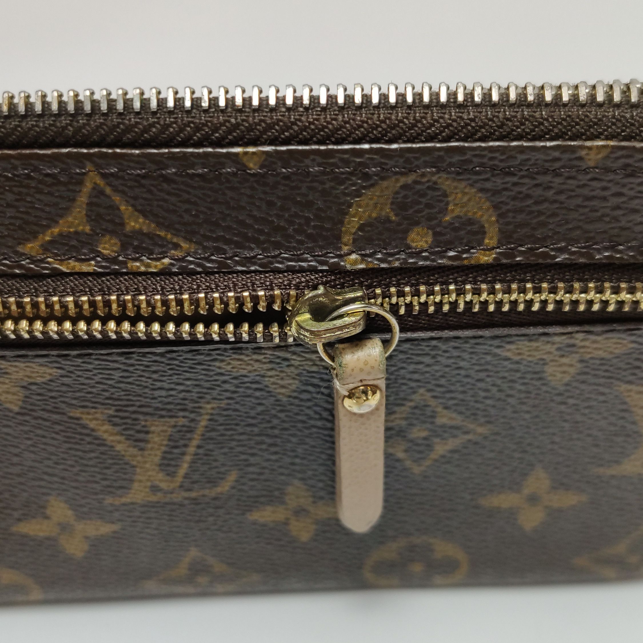 Louis Vuitton Louis Vuitton (LV) Cowhide Monogram Emblem Wallet -y2506 Size ONE SIZE - 3 Thumbnail