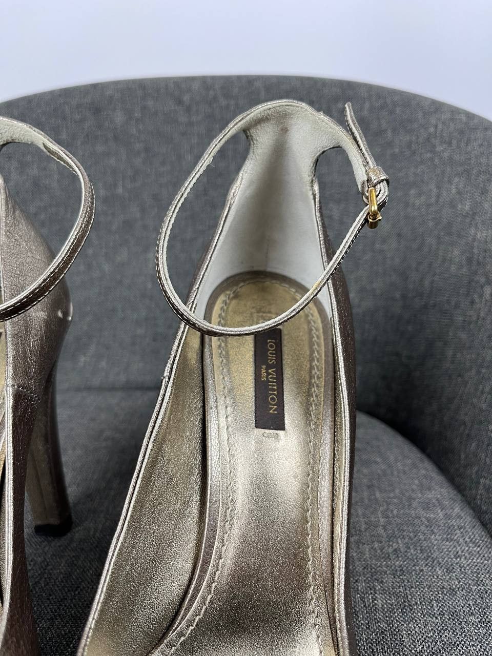Louis Vuitton Leather pump with ankle strap Louis Vuitton Size US 6.5 / IT 36.5 - 11 Thumbnail