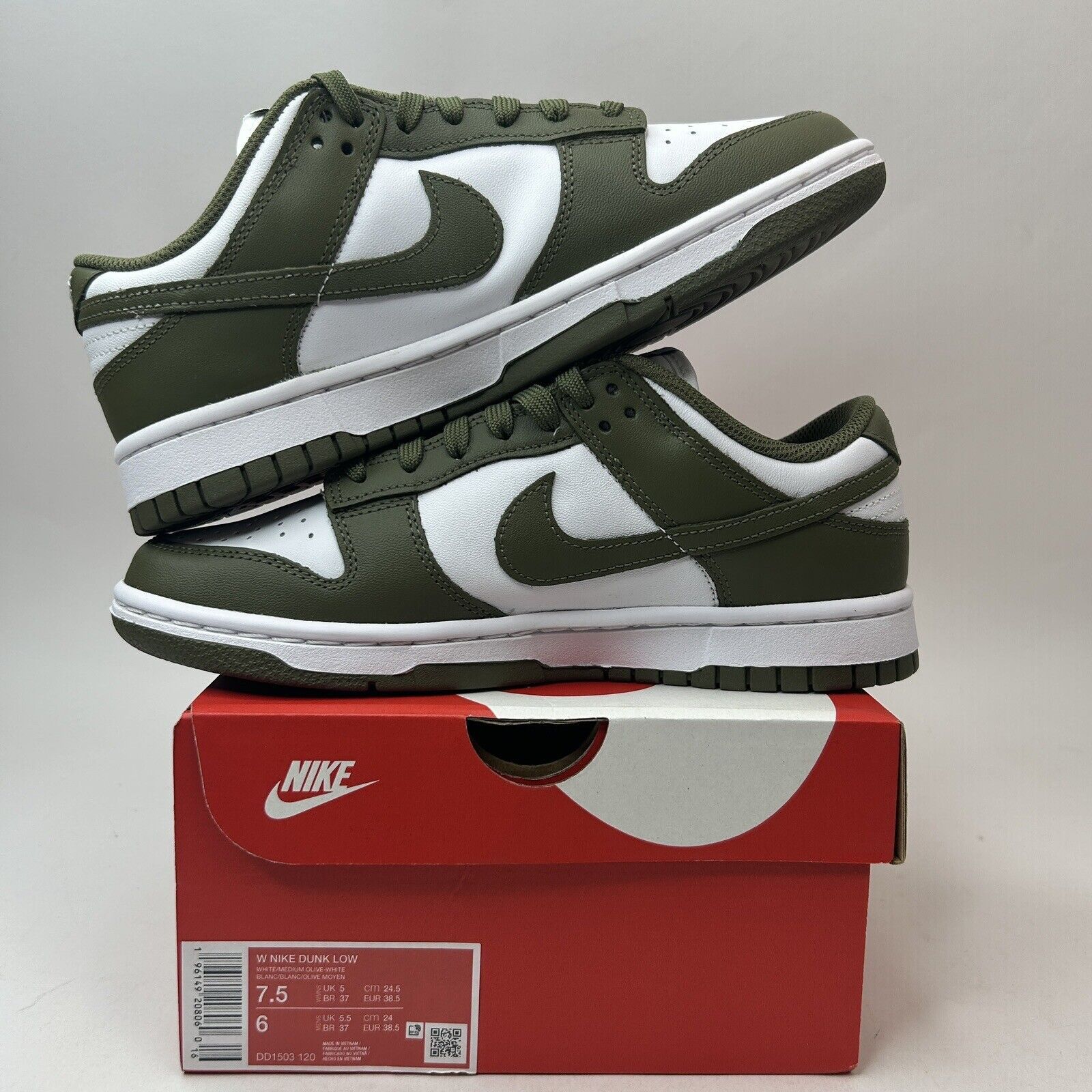 Nike Nike Dunk Low WMNS “Medium Olive” 2023 Size US 7.5 / IT 37.5 - 3 Thumbnail