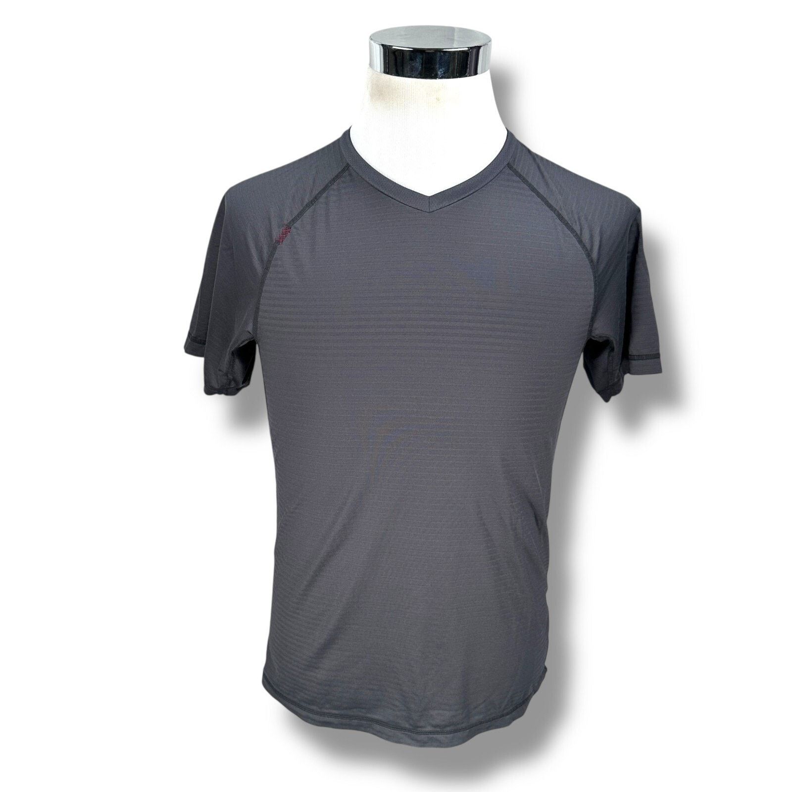 Rhone Rhone Sentry T-Shirt Men S Gray Short Sleeve V-Neck Athletic Size US S / EU 44-46 / 1 - 1 Thumbnail