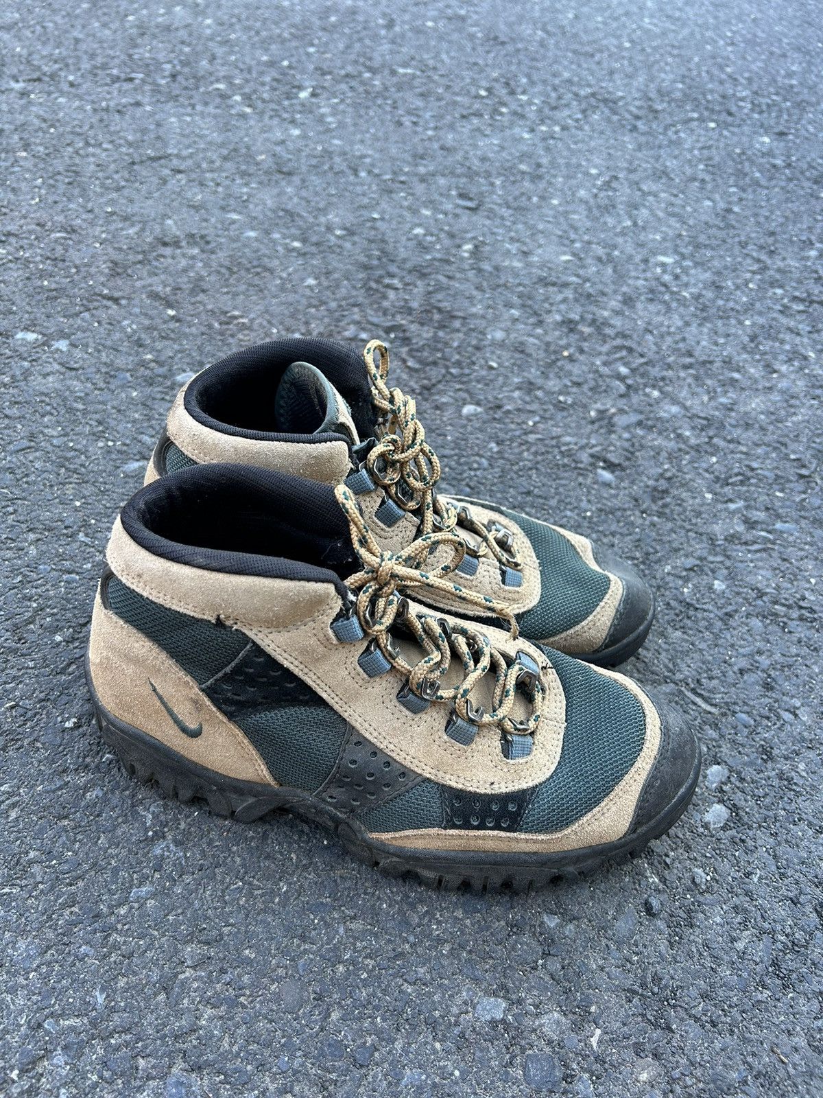 acg nike hiking boots