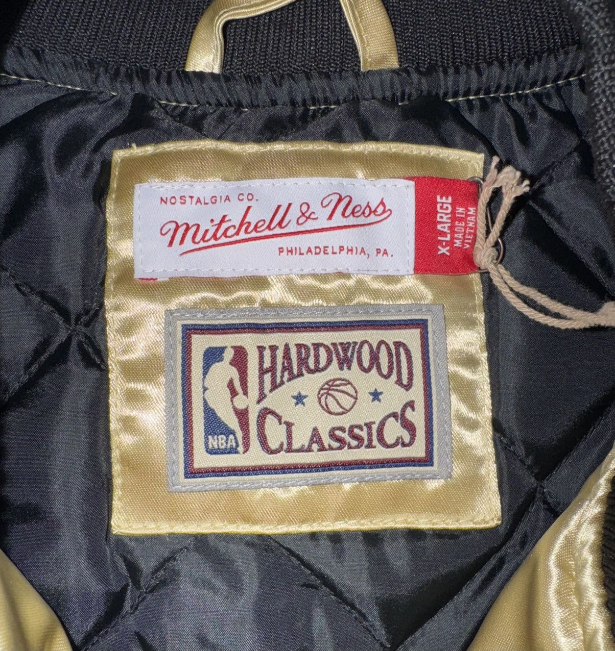 Mitchell & Ness Mitchell & Ness 1998 NBA Championship Satin Jacket Size US XL / EU 56 / 4 - 4 Thumbnail