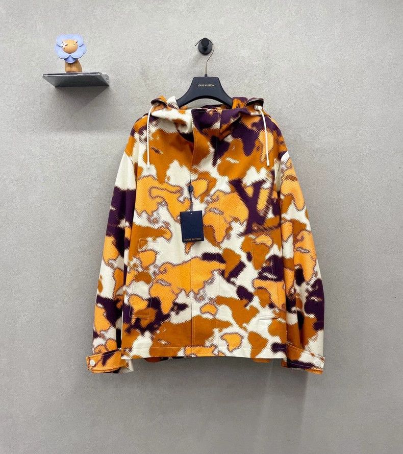 Louis Vuitton LV Campfire Map Print Hooded Jacket - dmc Size US L / EU 52-54 / 3 - 1 Thumbnail