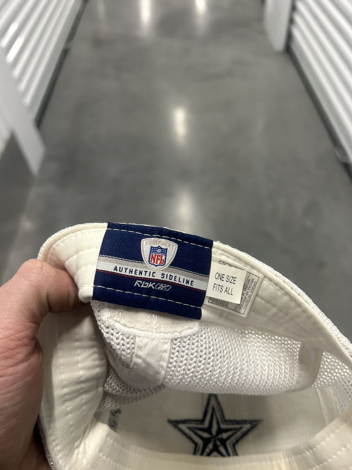 NFL × Reebok Dallas Cowboys Reebok white and blue mesh trucker hat Size ONE SIZE - 4 Thumbnail