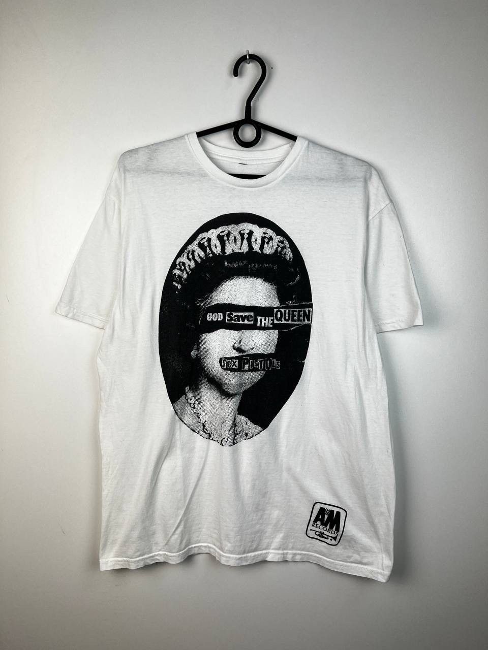 Vintage Sex Pistols God Save The Queen band t-shirts size L Size US L / EU 52-54 / 3 - 1 Thumbnail
