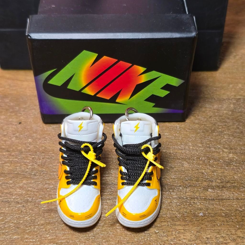 Nike Unisex Pair of Keychains One Size Yellow White Size ONE SIZE - 3 Thumbnail