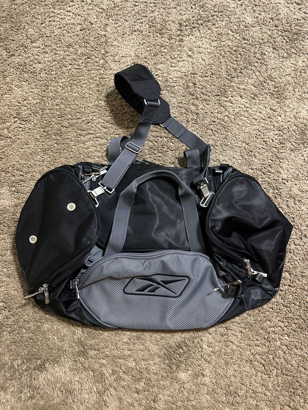 Reebok Vintage Reebok “triple black” duffel bag 00s Size ONE SIZE - 1 Thumbnail