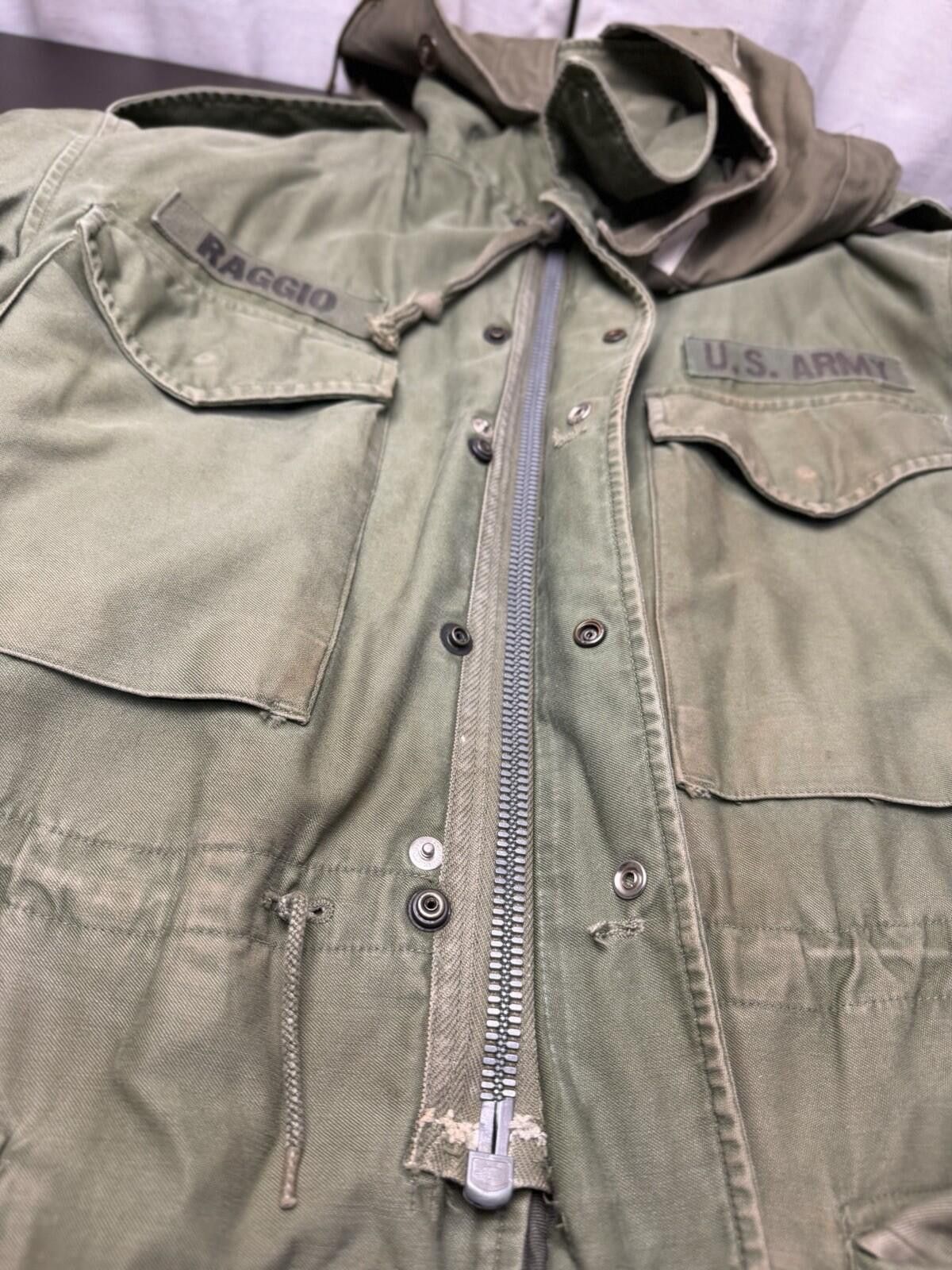 The Unbranded Brand VTG 1950 US Army M-1951 Field Coat w/ Hood & Liner Medium Size US M / EU 48-50 / 2 - 10 Thumbnail