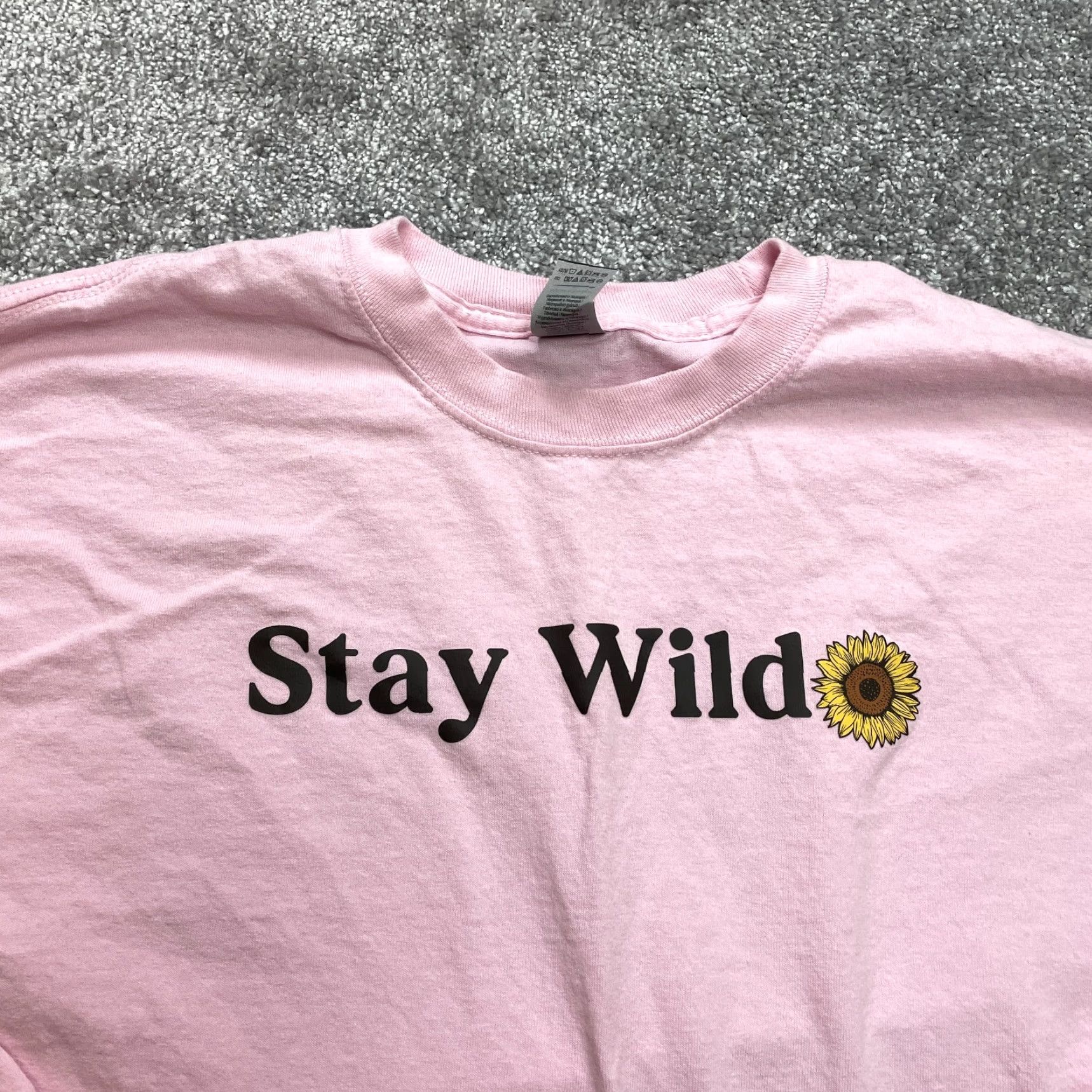Gildan Gildan Ultra Cotton Shirt XL Pink Long Sleeve Crew Blu Booky Stay Wild Unisex Adults T-Shirt Vintage No Size US XL / EU 56 / 4 - 2 Thumbnail