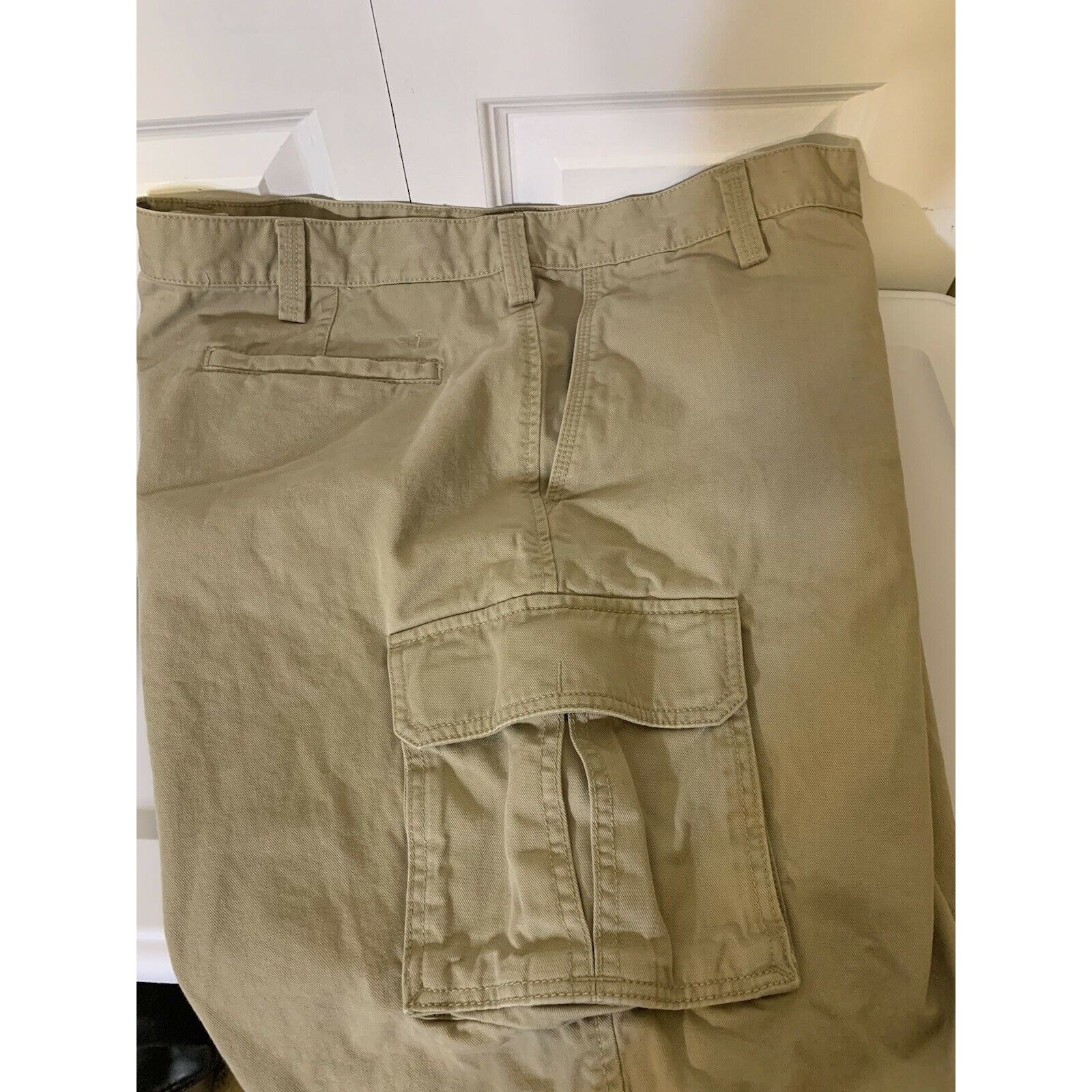 Dockers Dockers Men’s Sz 44 tan Cargo Shorts Cotton Regular Fit Mult Size US 44 / EU 60 - 7 Thumbnail