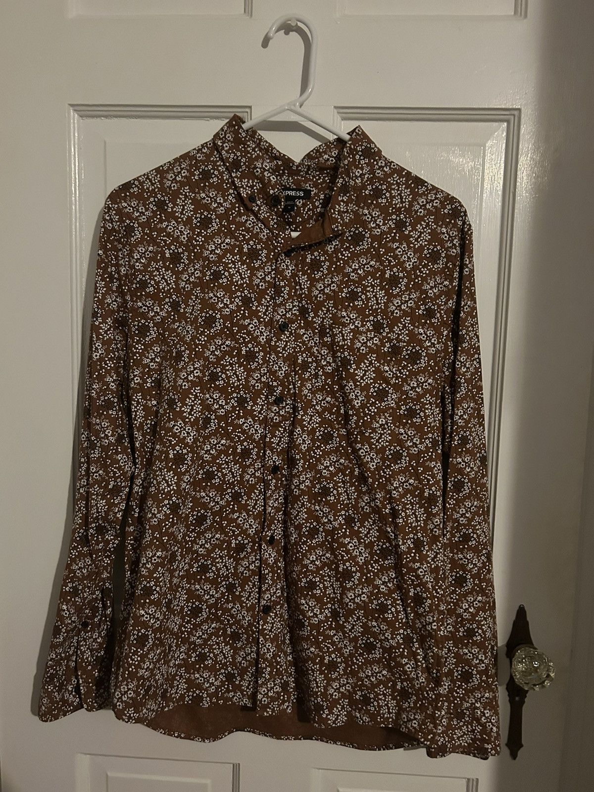 Express Express light brown floral button down Size US M / EU 48-50 / 2 - 1 Thumbnail
