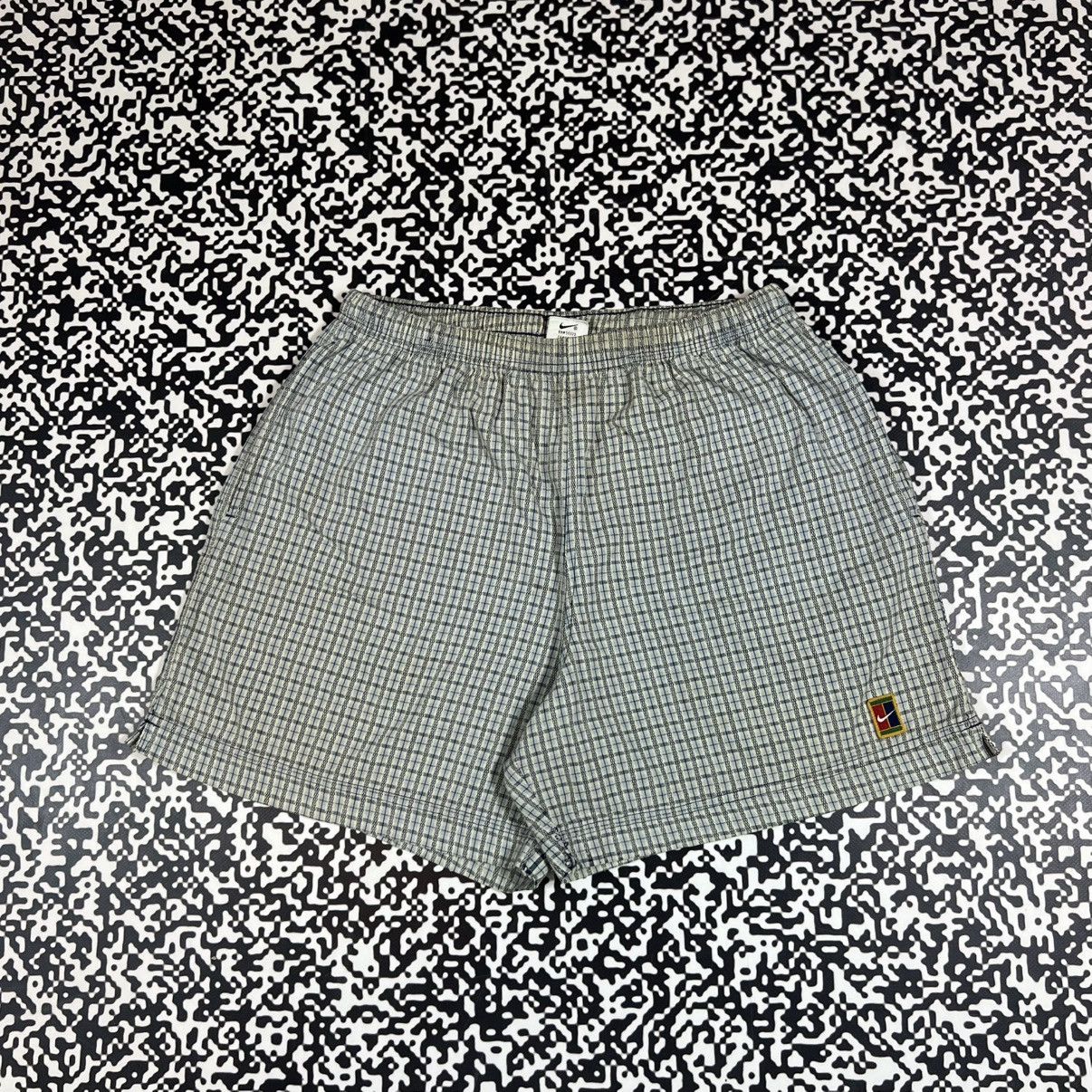 Nike Vintage 90s Nike Challenger Court Retro Checked Shorts Rare Size US 32 / EU 48 - 1 Thumbnail
