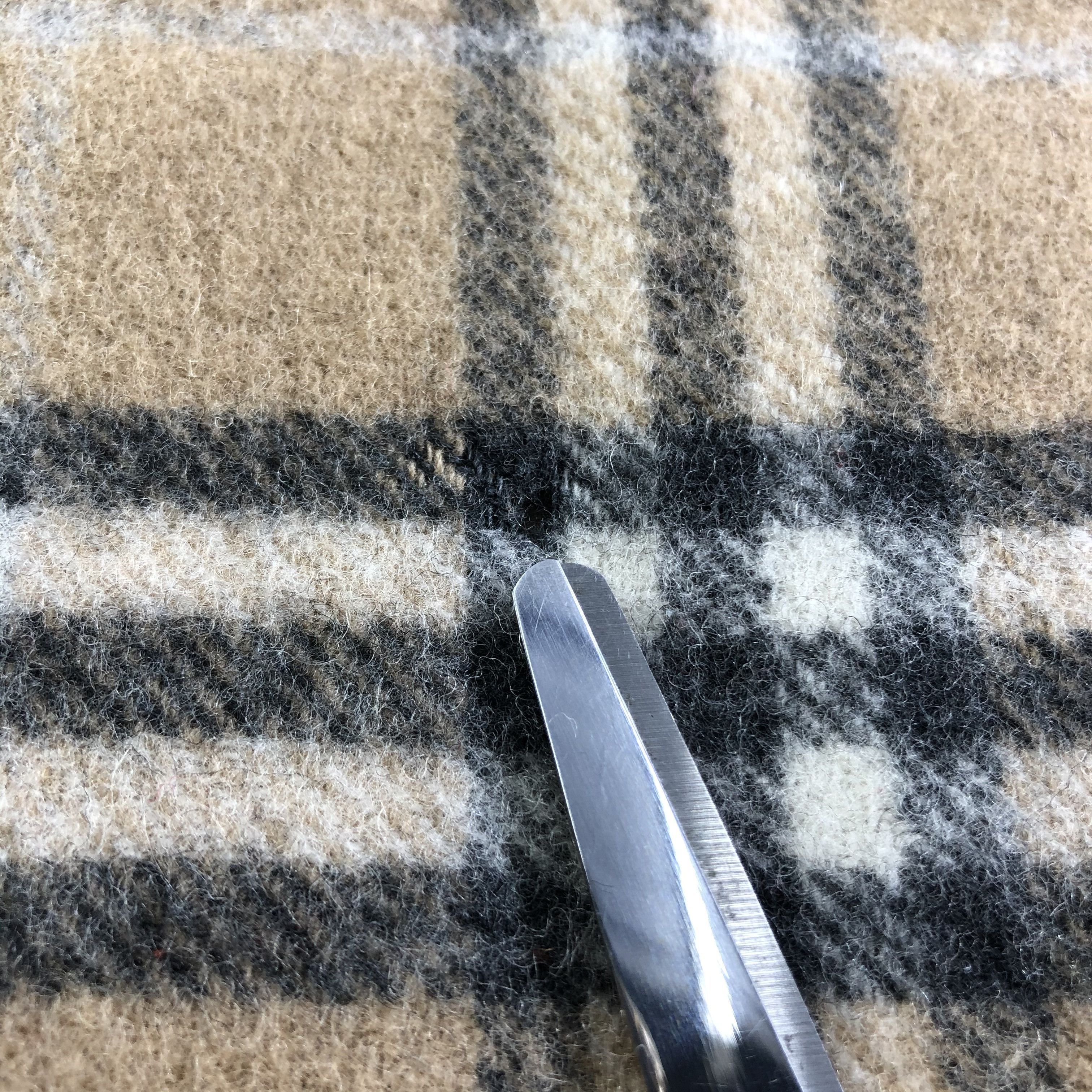 Burberry Burberrys Wool Scarf Muffler Neckwear V2401 Size ONE SIZE - 8 Thumbnail
