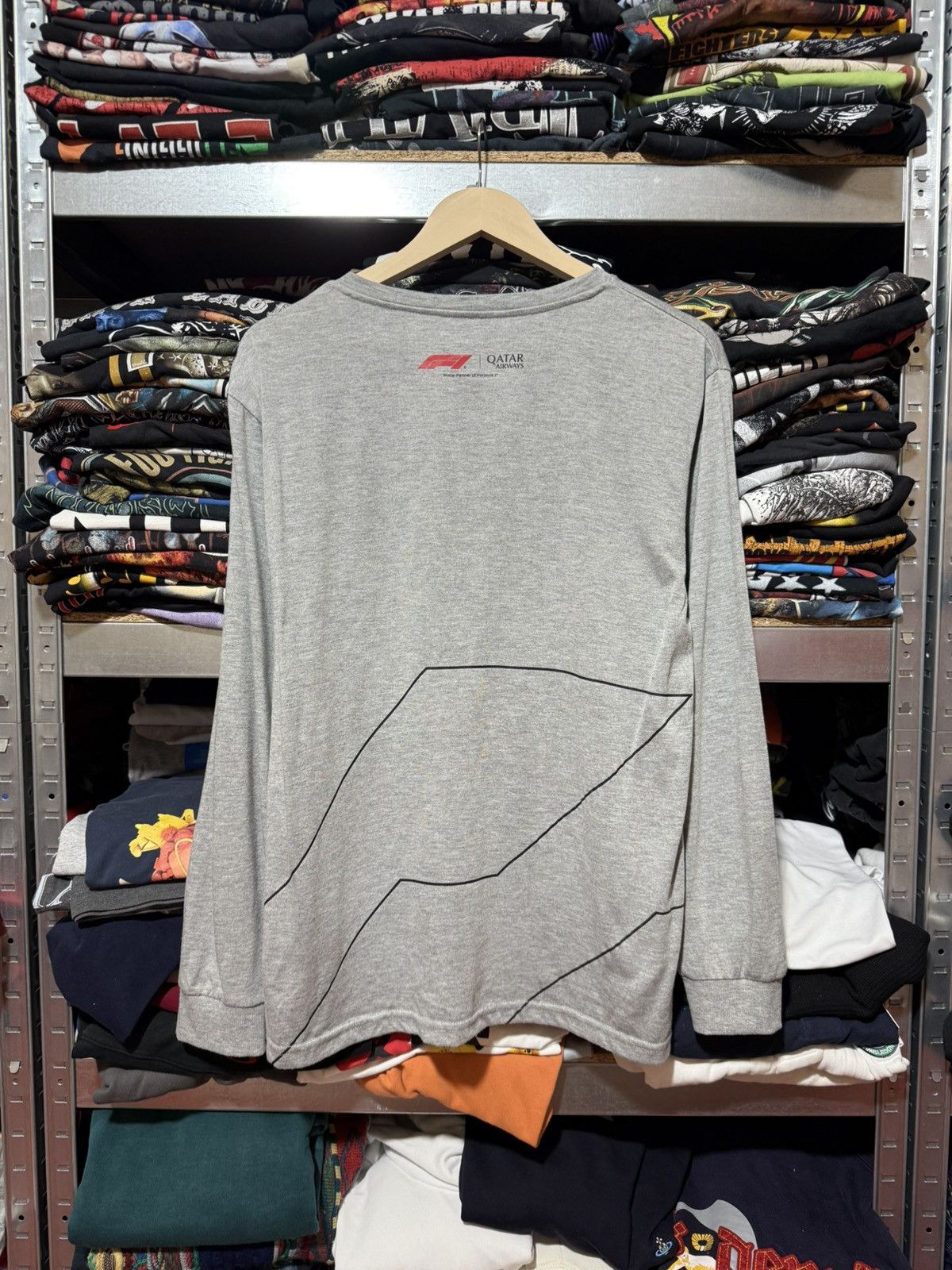 Formula 1 Rare Quatar Airways Formula 1 Racing Long Sleeve T-Shirt Size US L / EU 52-54 / 3 - 2 Thumbnail