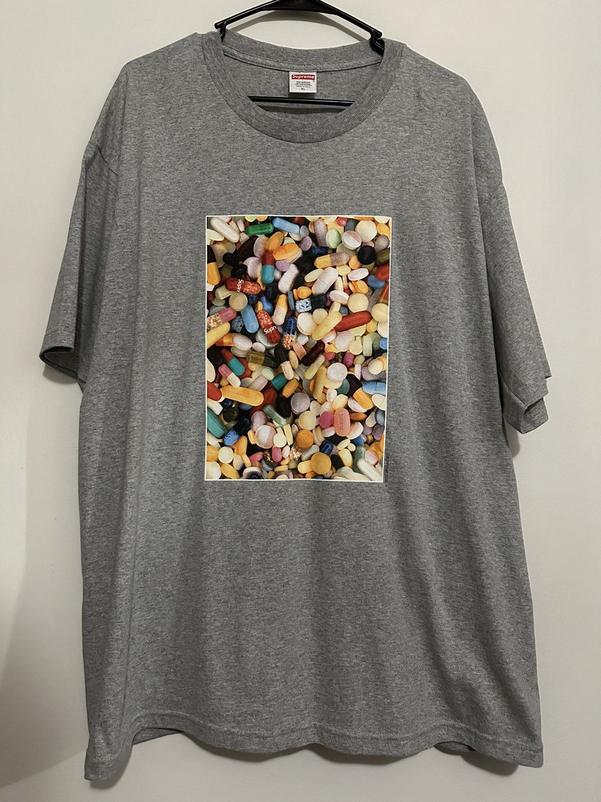 Supreme Supreme Pills Tee Size US XL / EU 56 / 4 - 1 Thumbnail