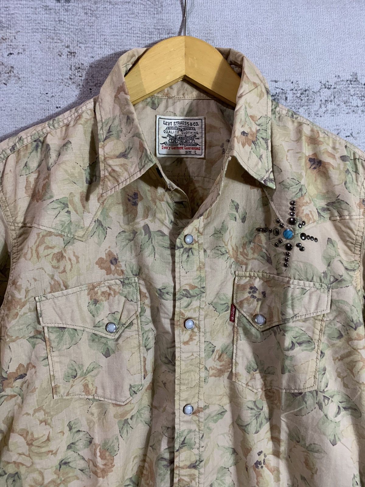 Levi's × Levi's Vintage Clothing × Vintage Vintage Levi's Western Flowers Studded Shirt Size US L / EU 52-54 / 3 - 3 Thumbnail