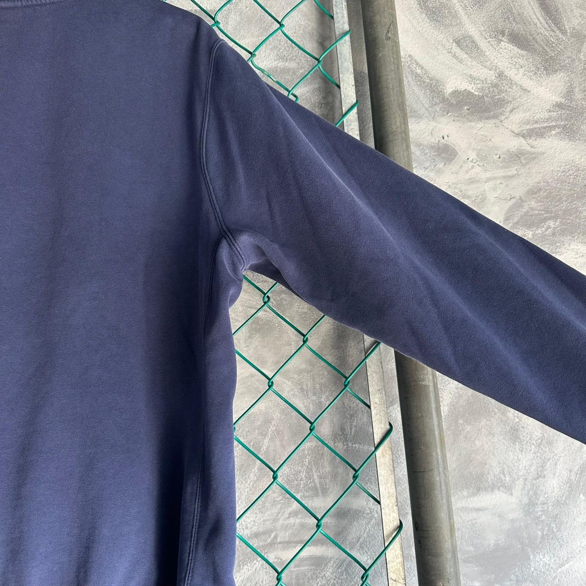 Nike Nike Crewneck Sweatshirt L Navy Blue Faded Fleece Swoosh Size US L / EU 52-54 / 3 - 8 Thumbnail