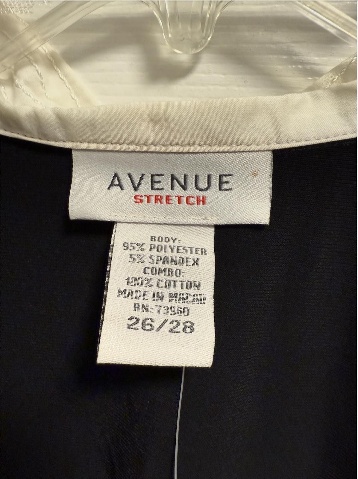 Designer Chic Avenue Stretch Black Top w/ White Collar – 26/28 Blouse Size M / US 6-8 / IT 42-44 - 2 Thumbnail