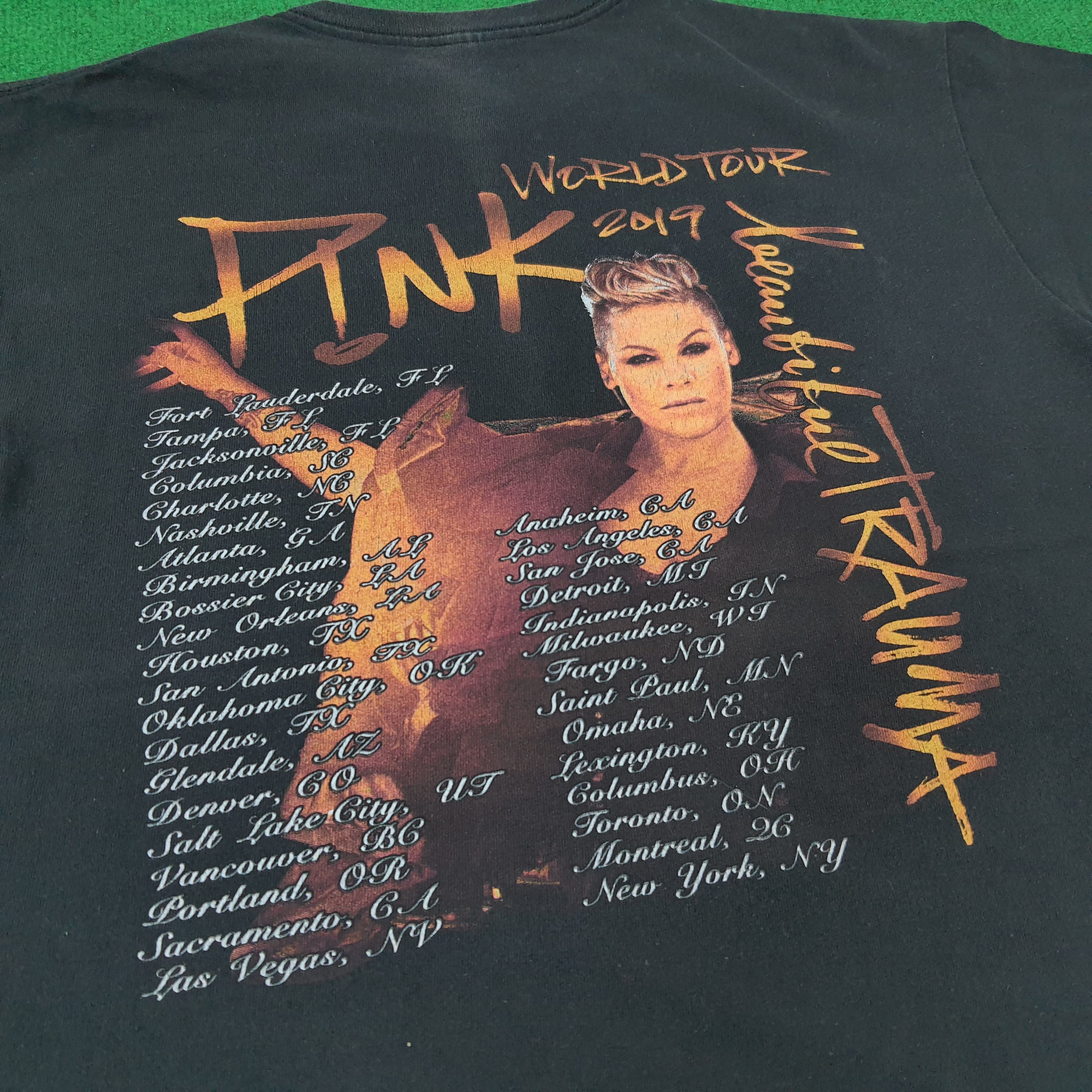 Band Tees × Vintage Vintage Pink World Tour 2019 Tshirt C219N16 Size US L / EU 52-54 / 3 - 4 Thumbnail