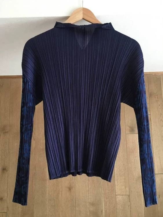 Issey Miyake Issey Miyake size:3 Blue pleated striped long-sleeved top Size L / US 10 / IT 46 - 2 Thumbnail
