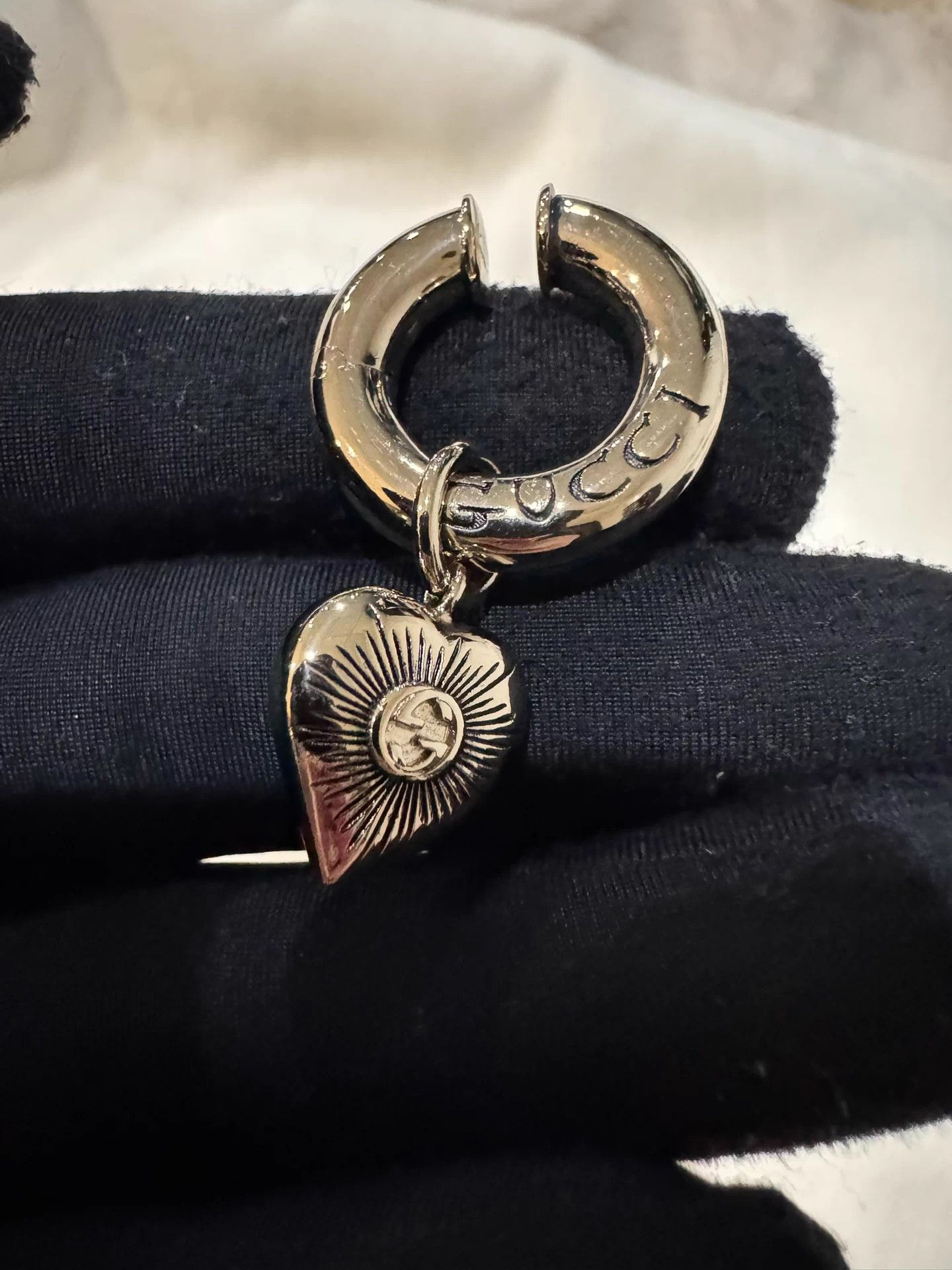 Gucci Gucci Gold Heart Ear Clips New Size ONE SIZE - 2 Thumbnail