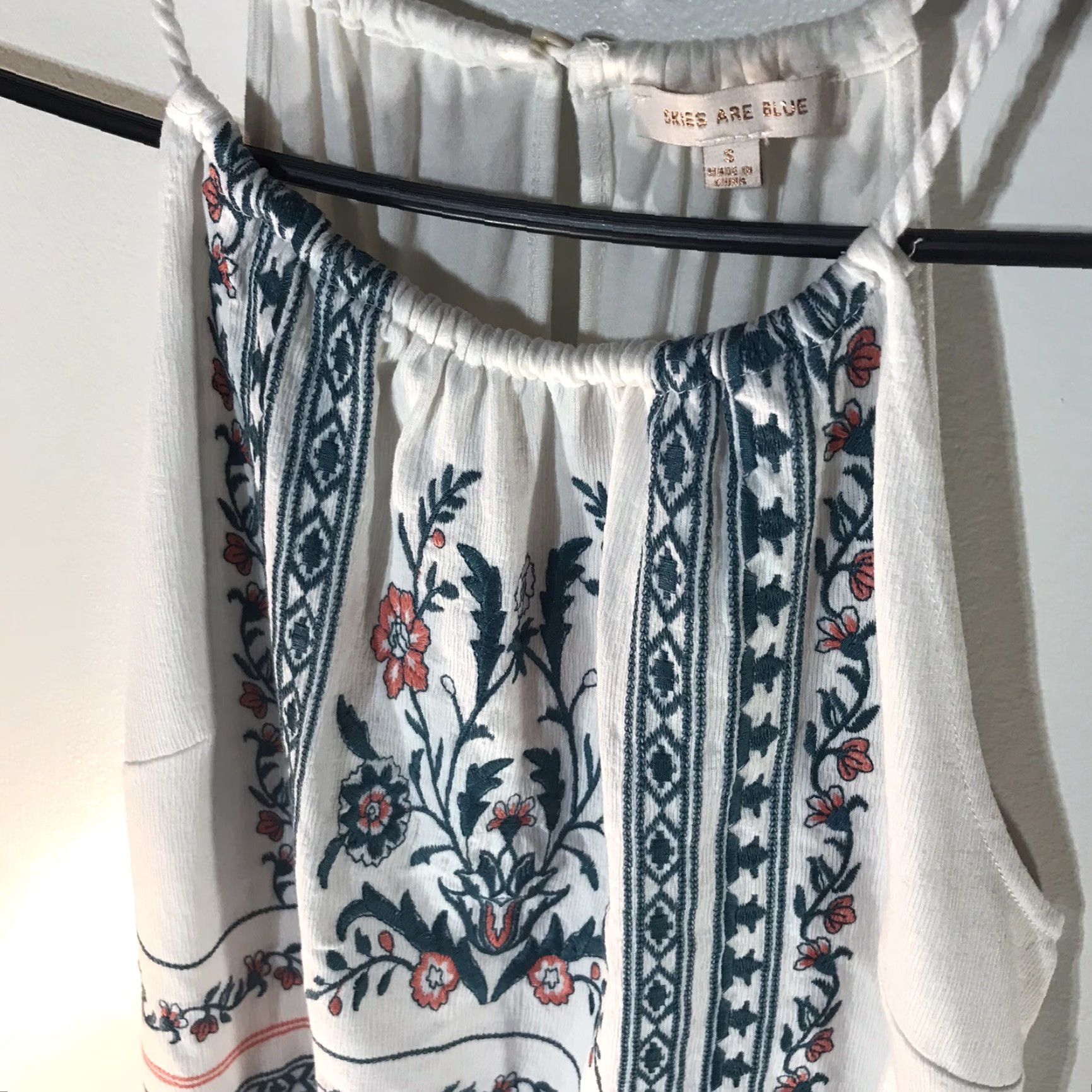 Vintage VINTAGE Skies Are Blue Women's Tank Top Halter S White Embroidered Aztec Summer Size S / US 4 / IT 40 - 2 Thumbnail