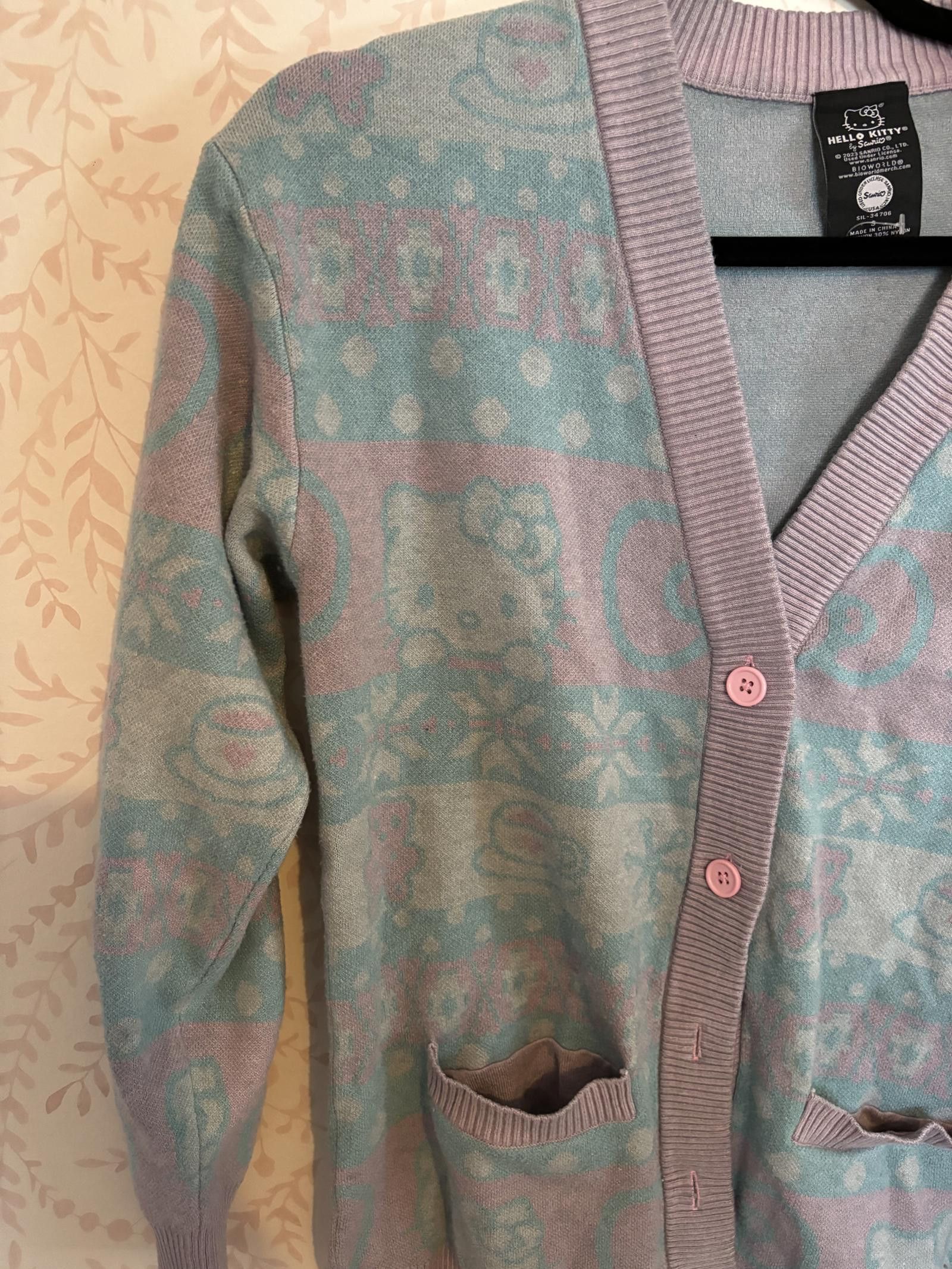 Designer NWOT Hello Kitty Vintage Cardigan Sweater S Size S / US 4 / IT 40 - 3 Thumbnail