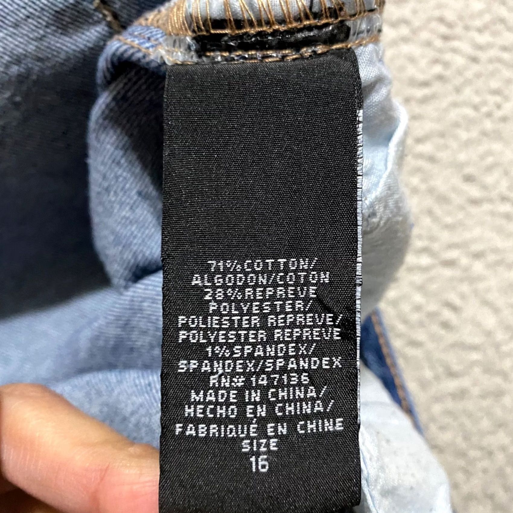 Vintage 1822 Denim Womens 16 Jeans Blue Loose Straight High Rise Raw Hem Distress Size 38" / US 16 / IT 52 - 4 Thumbnail