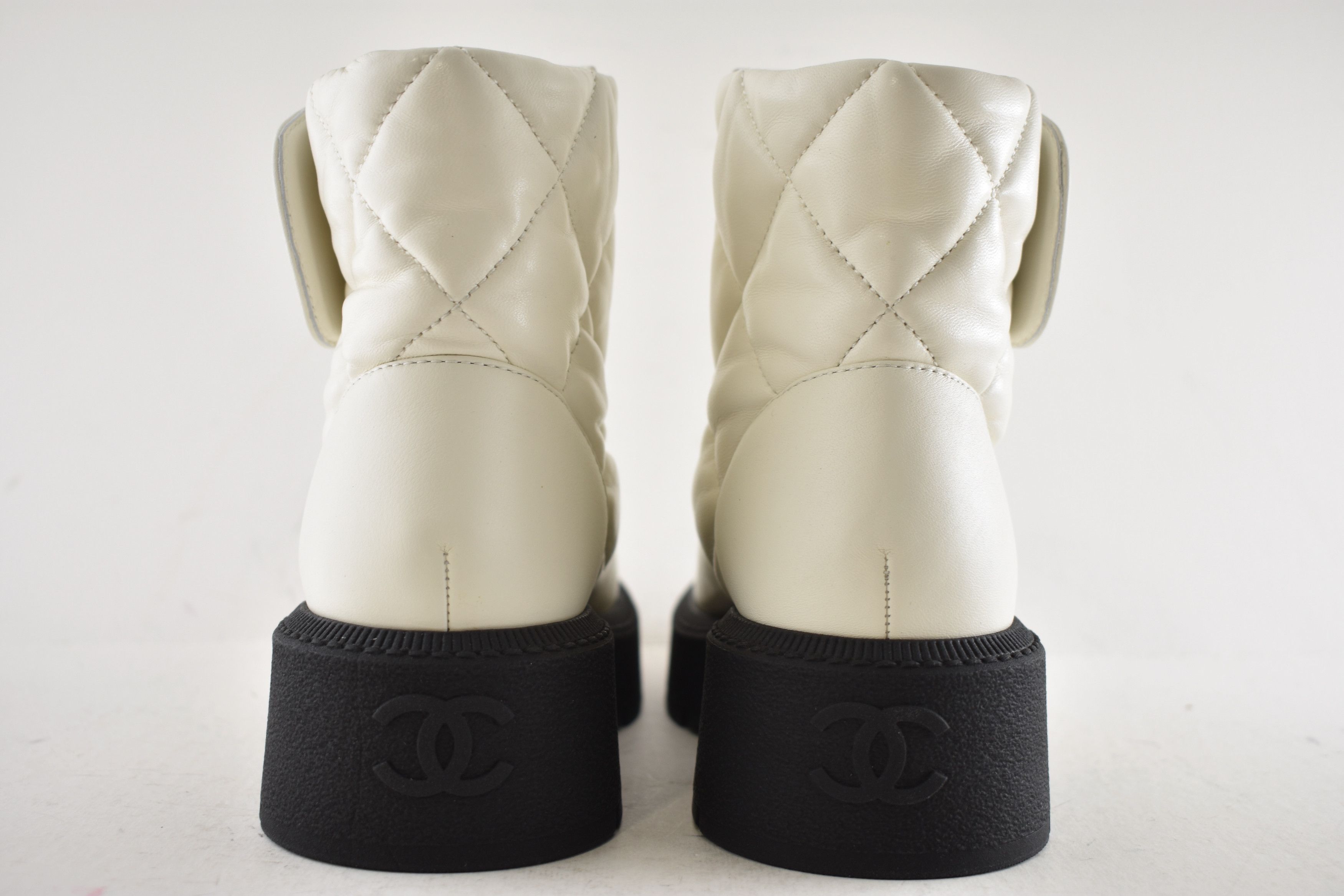 Chanel Chanel 24B CC Combat Black Platform Ankle Short Boots 37c Size US 7 / IT 37 - 21 Thumbnail