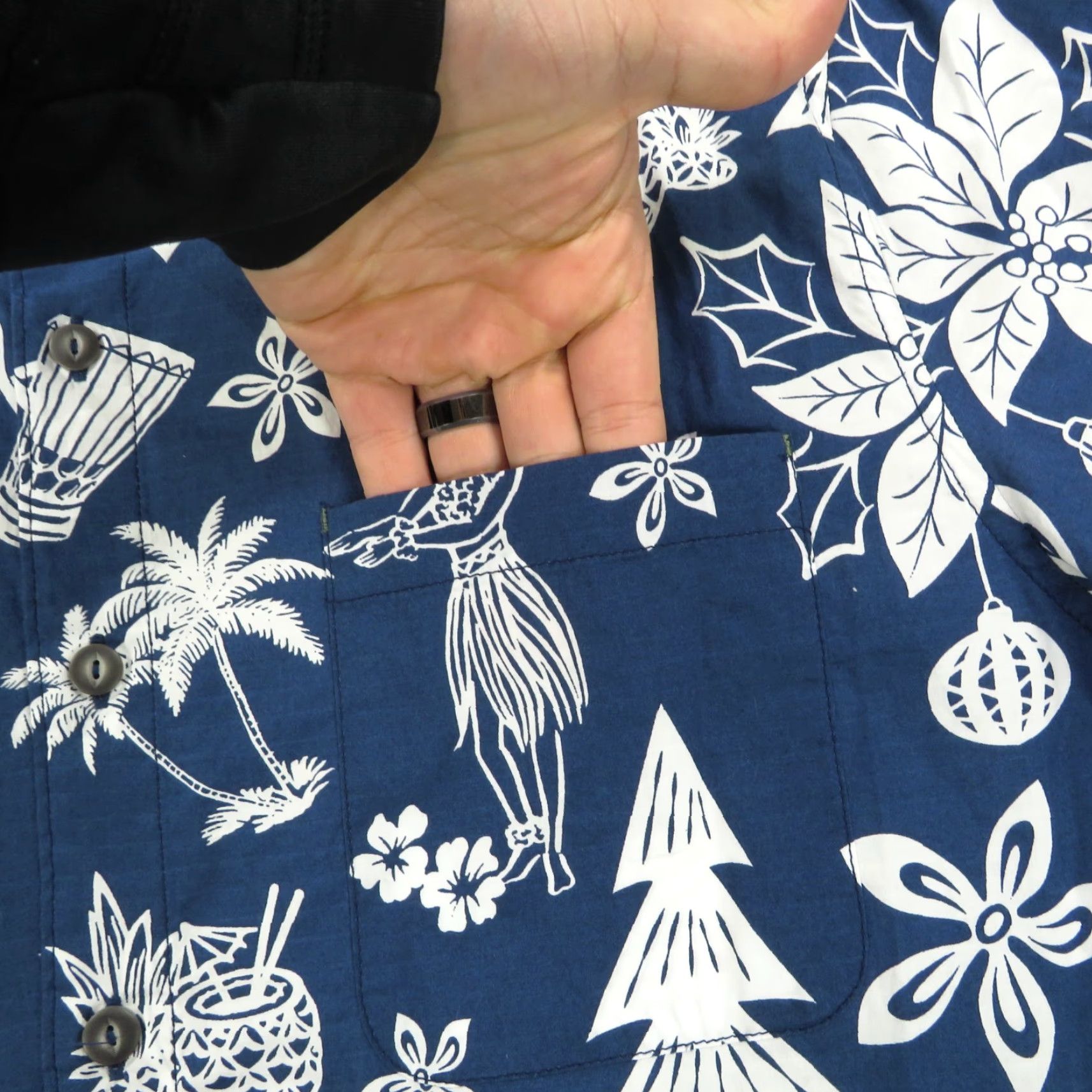 Tommy Bahama Tommy Bahama Shirt Men Medium Christmas Mele Kalikimaka Hula Print Hawaiian Blue Shirt Men Christmas Mele Kalikimaka Hawaiian Blue Size US M / EU 48-50 / 2 - 4 Thumbnail