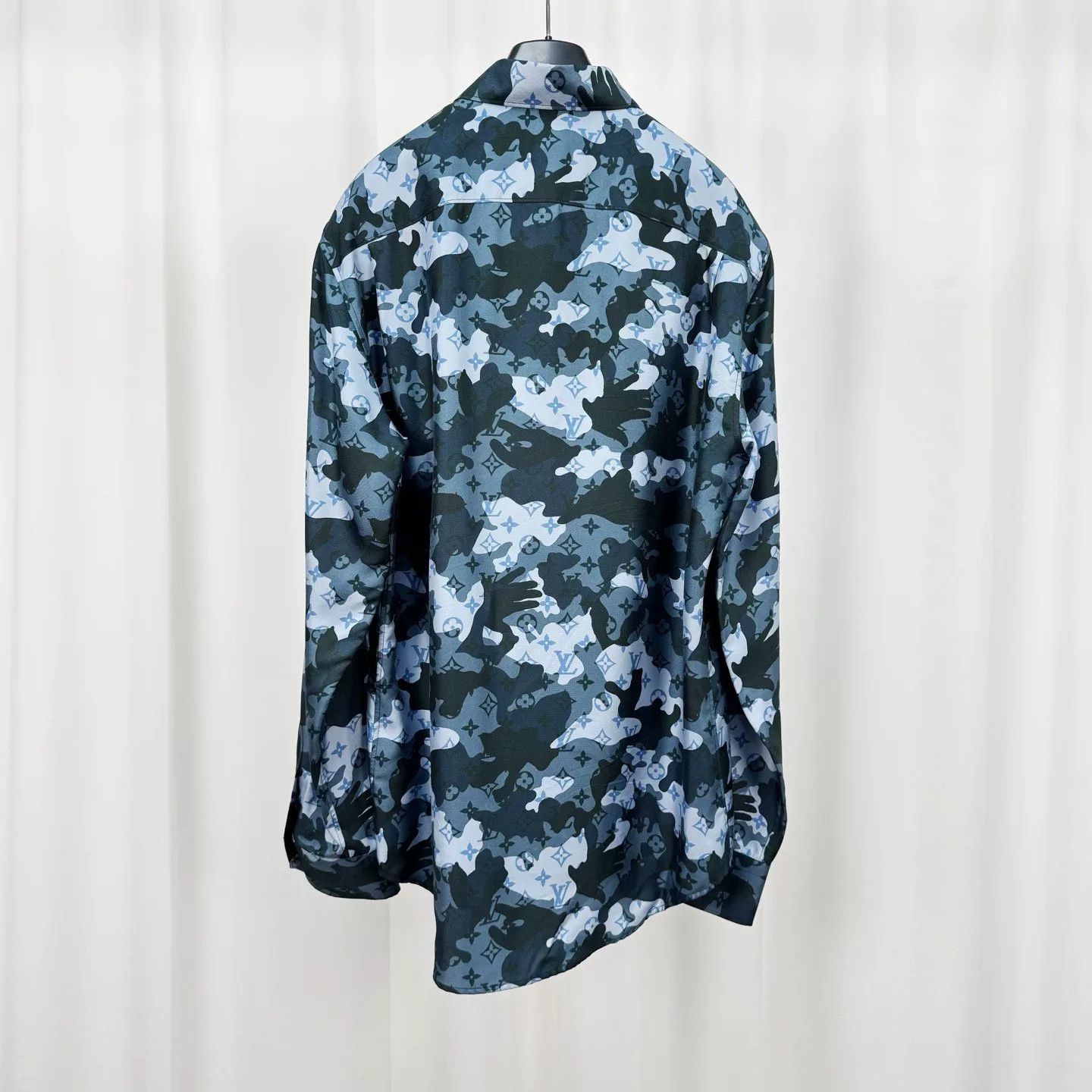 Louis Vuitton camouflage silk shirt by Louis Vuitton Size US M / EU 48-50 / 2 - 1 Thumbnail