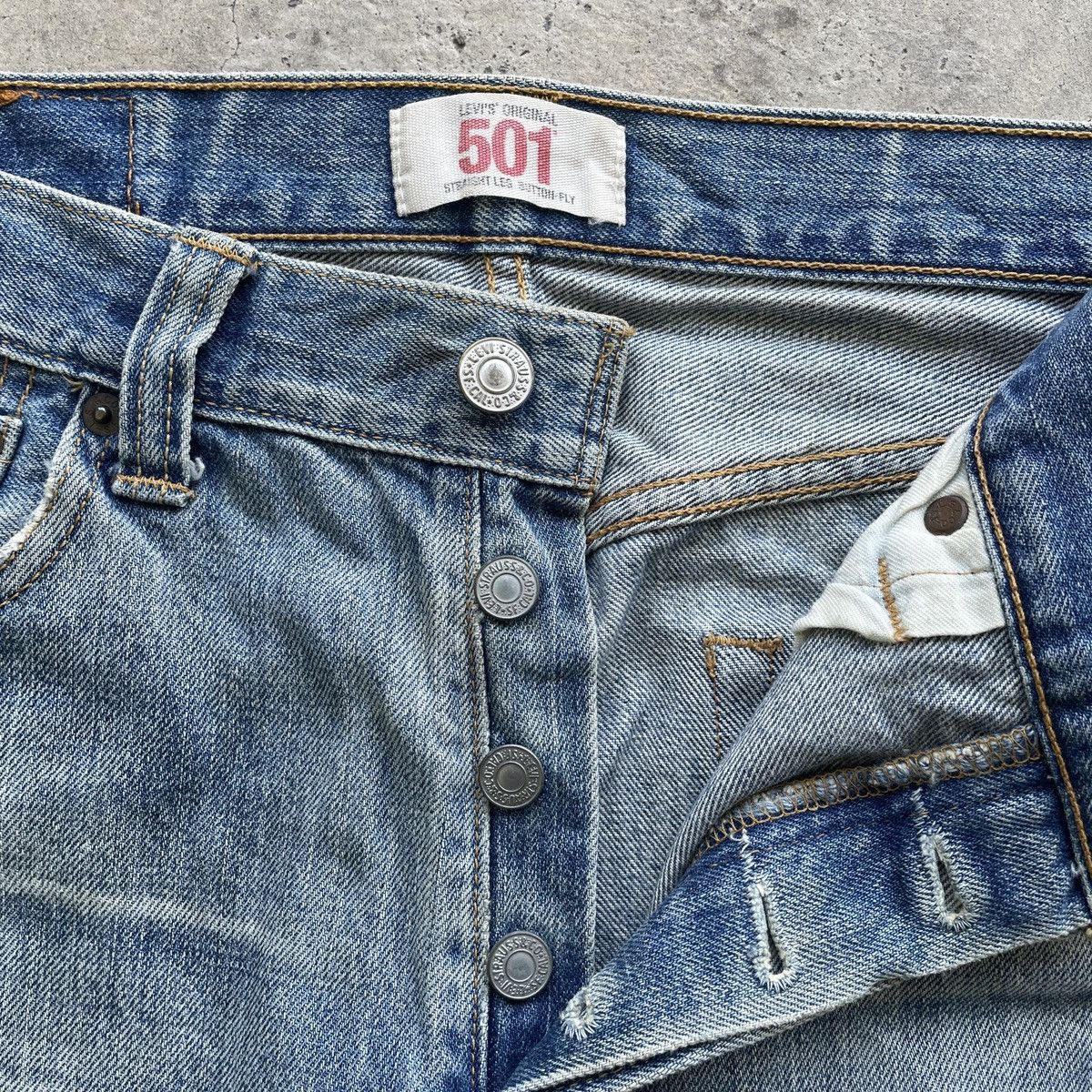 Levi's Vintage Clothing W31 Vintage Levi’s 501 Faded Denim Pants Distressed Jeans Size US 31 - 5 Thumbnail