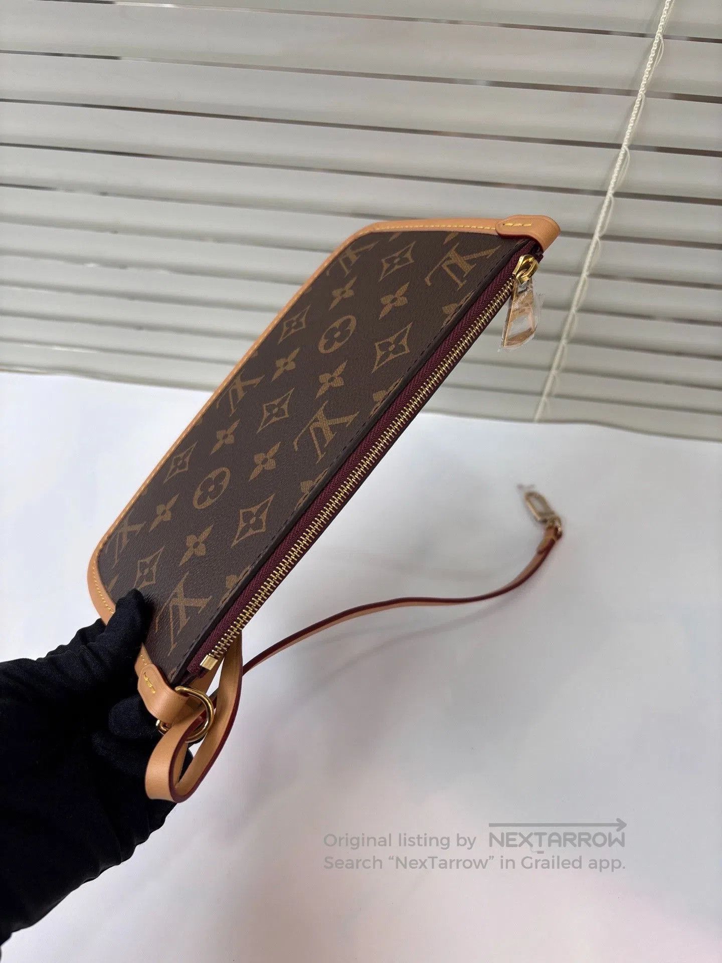 Louis Vuitton LV Classic Monogram Carryall Pouch. Size ONE SIZE - 8 Thumbnail