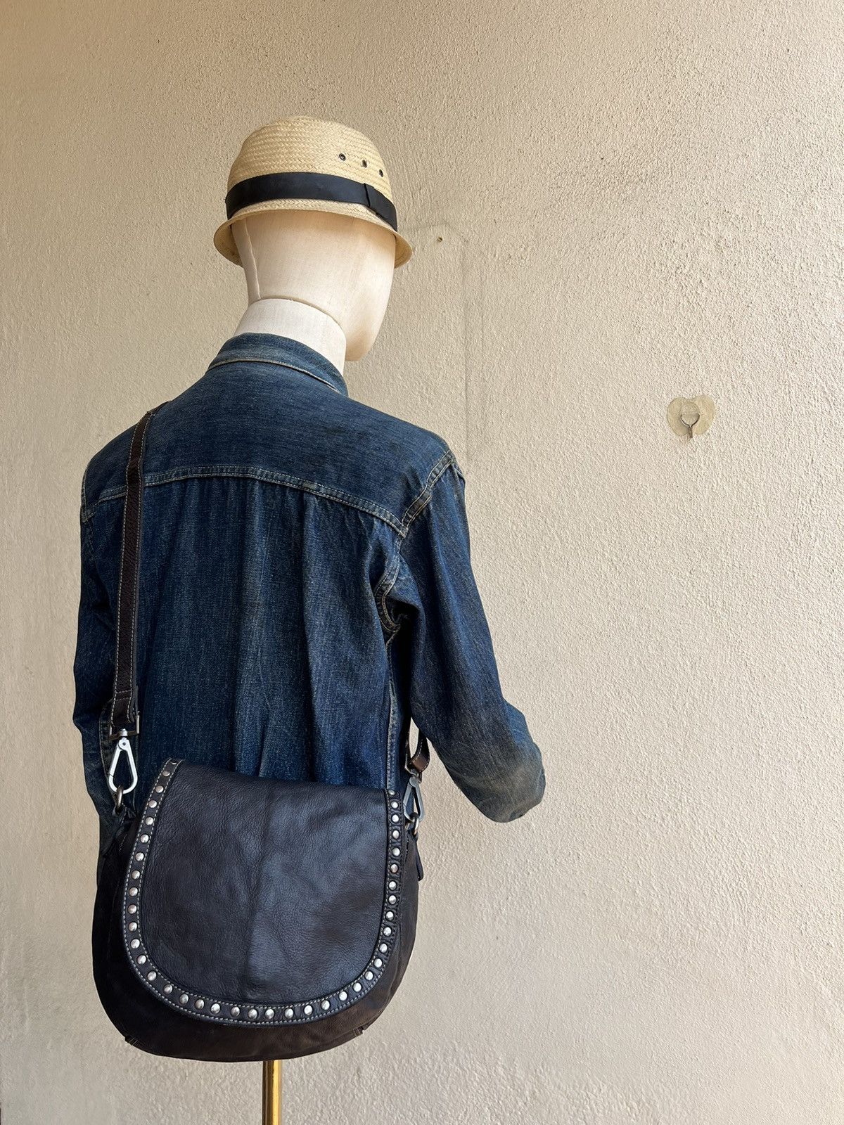 CLOSED Vintage CLOSED Discoloured Patina Leather Studded Bag Sling Size ONE SIZE - 3 Thumbnail
