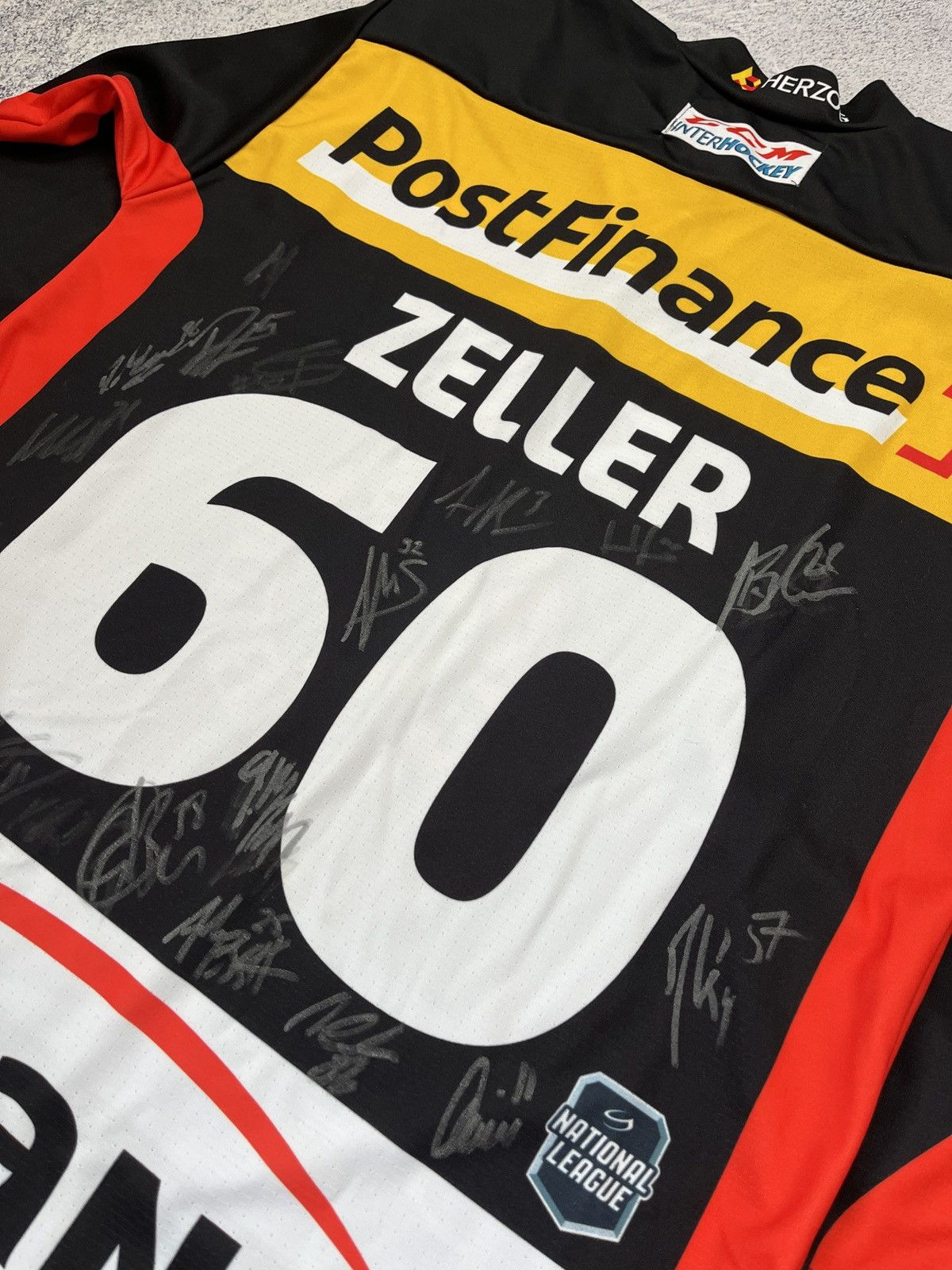 NHL SC Bern Ice Hockey Jersey #60 Zeller NHL Team Signed Rare Size US L / EU 52-54 / 3 - 9 Thumbnail