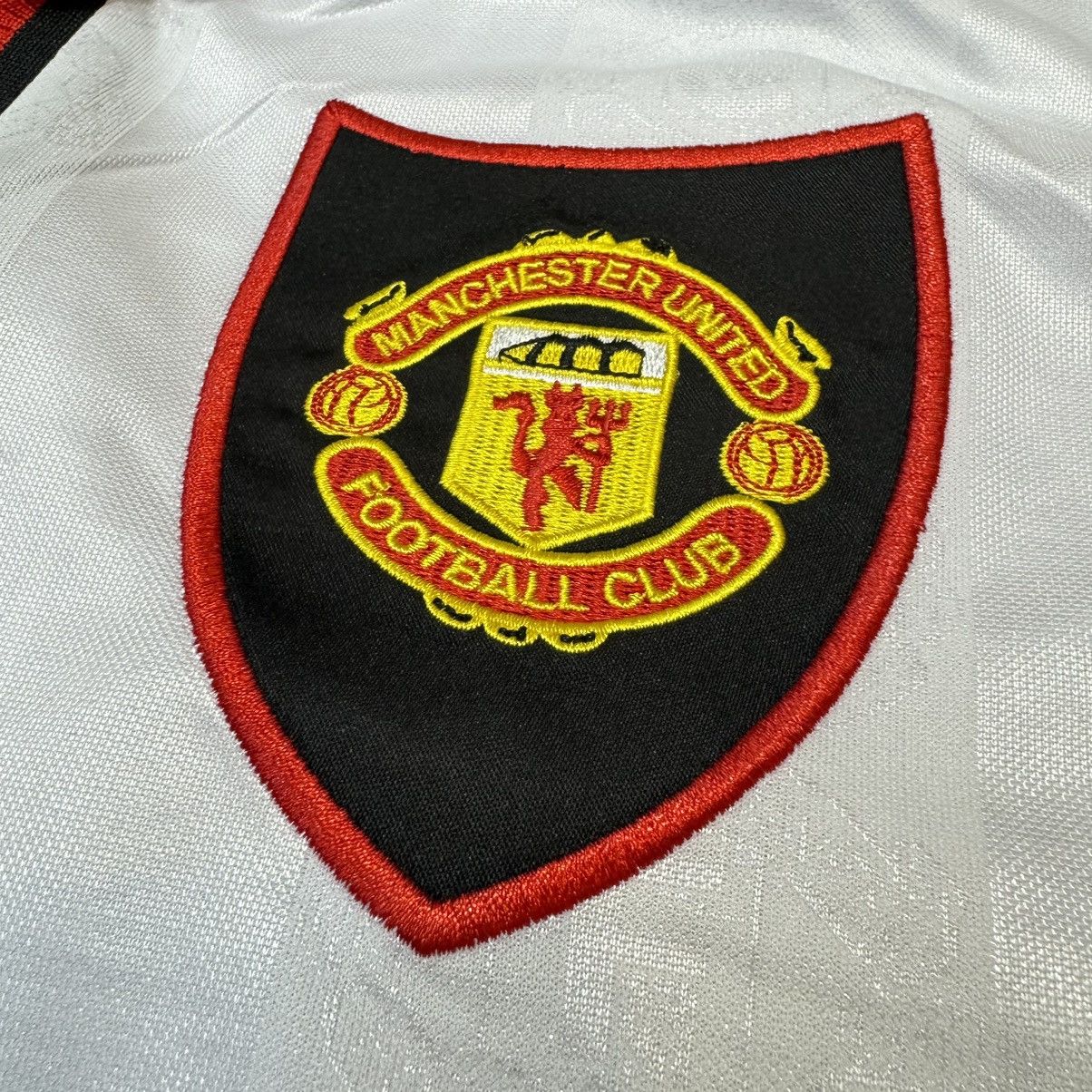 Other Manchester United 97/99 retro away shirt #7 Beckham Size US M / EU 48-50 / 2 - 5 Thumbnail