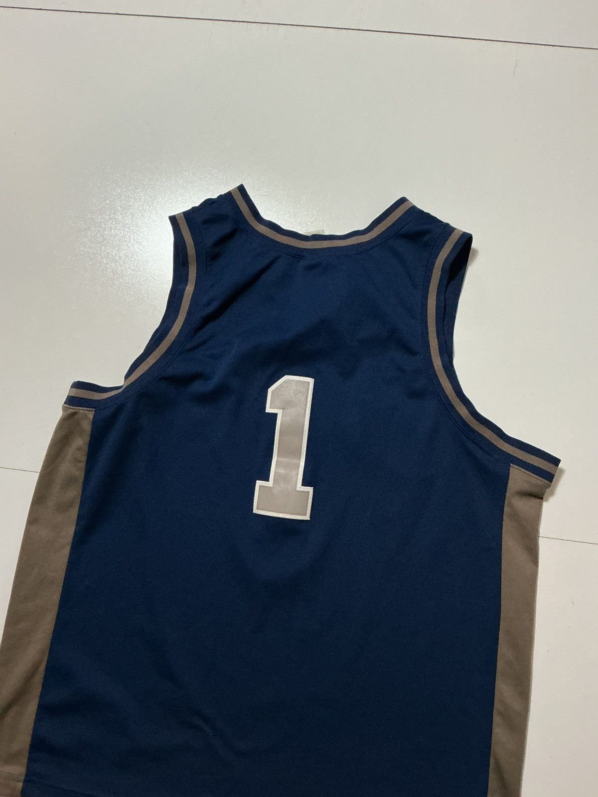 Foot Locker Georgetown University Hoyas Stitched Basketball Jersey Size US XL / EU 56 / 4 - 4 Thumbnail
