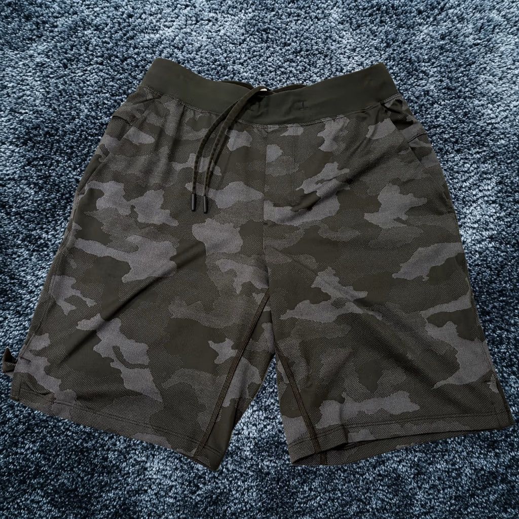 Lululemon T.H.E. Shorts Men’s M Gray Camo Lightweight Gym Athletic 10”, Men's (Size 31)