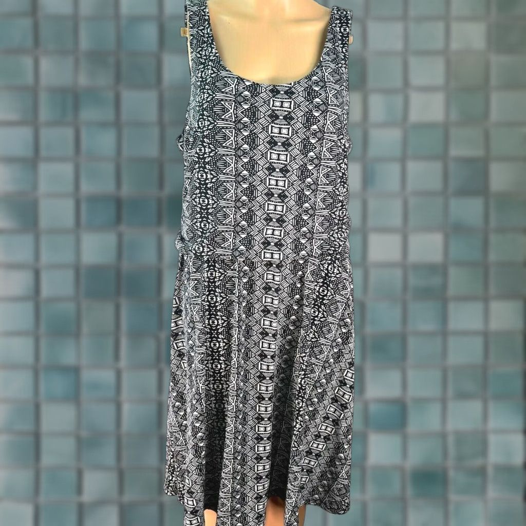 Faded Glory VINTAGE Faded Glory Womens Geometric Print Sleeveless White Shift Dress XL Size XL / US 12-14 / IT 48-50 - 1 Thumbnail