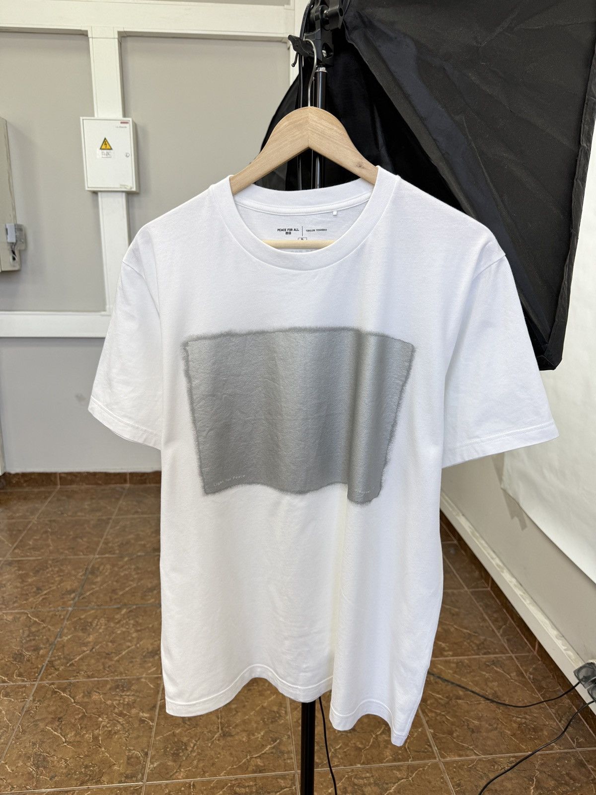 Uniqlo 🇯🇵 Uniqlo Tokujin Yoshioka Peace for All Art Archive T-Shirt Size US XL / EU 56 / 4 - 1 Thumbnail