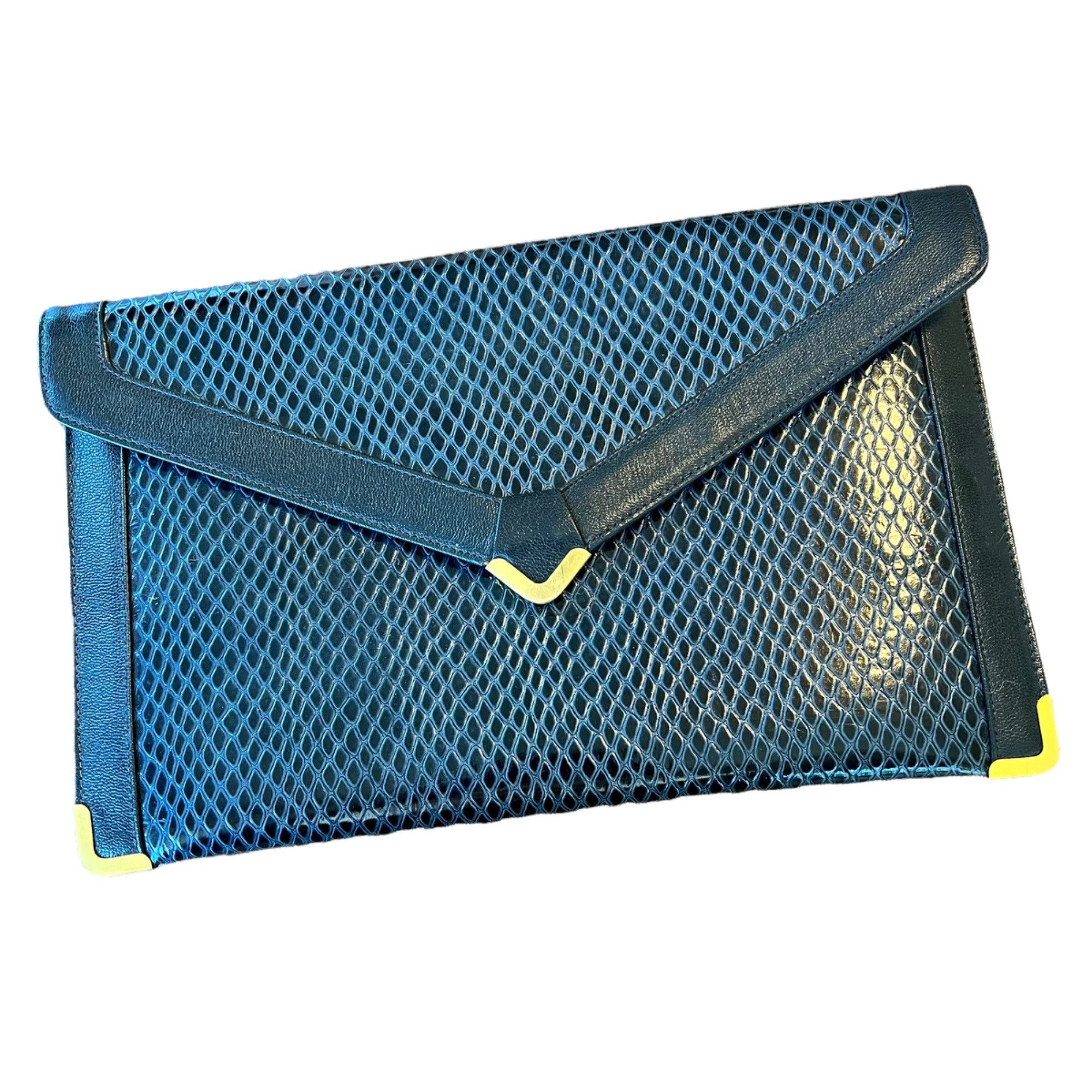 Vintage Vintage Koret Pebbled Leather Navy Gold Hardware Envelope Cl Size ONE SIZE - 1 Thumbnail