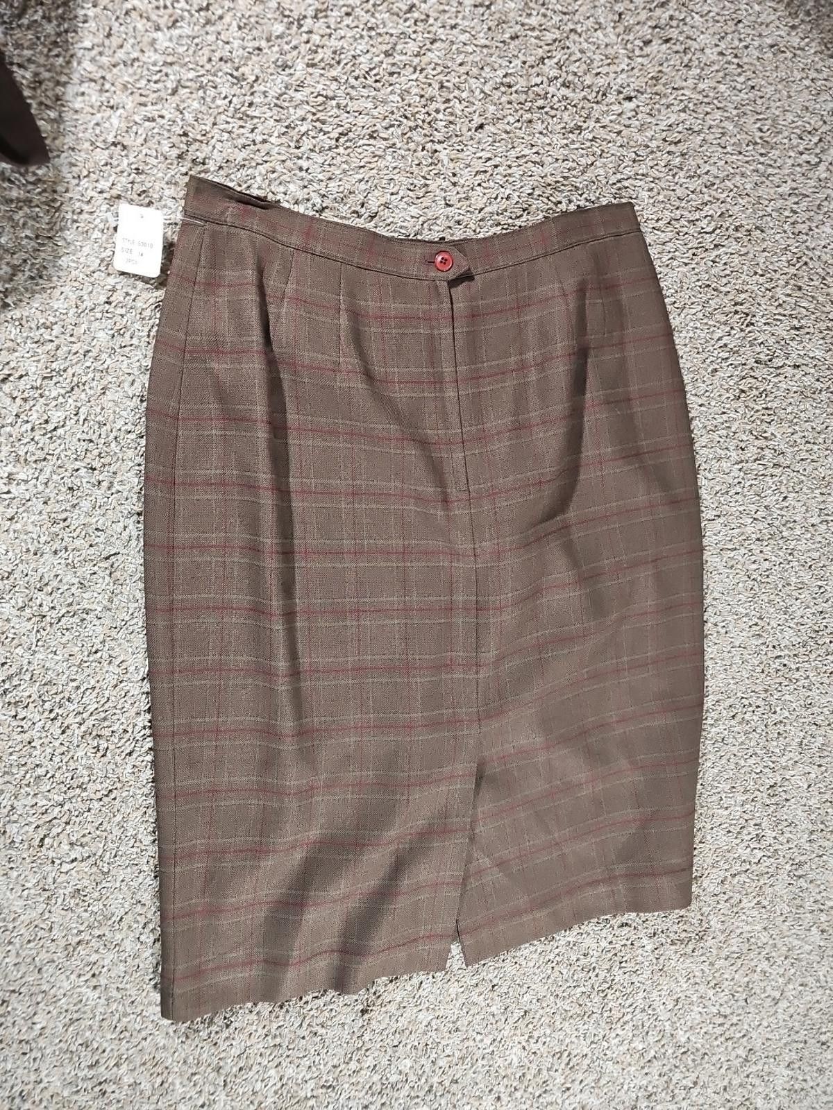 Subtle Le Nguyen le suit nouveau classics dark olive Sz 14 NWT 2pc Skirt Suit Size XL / US 12-14 / IT 48-50 - 5 Thumbnail