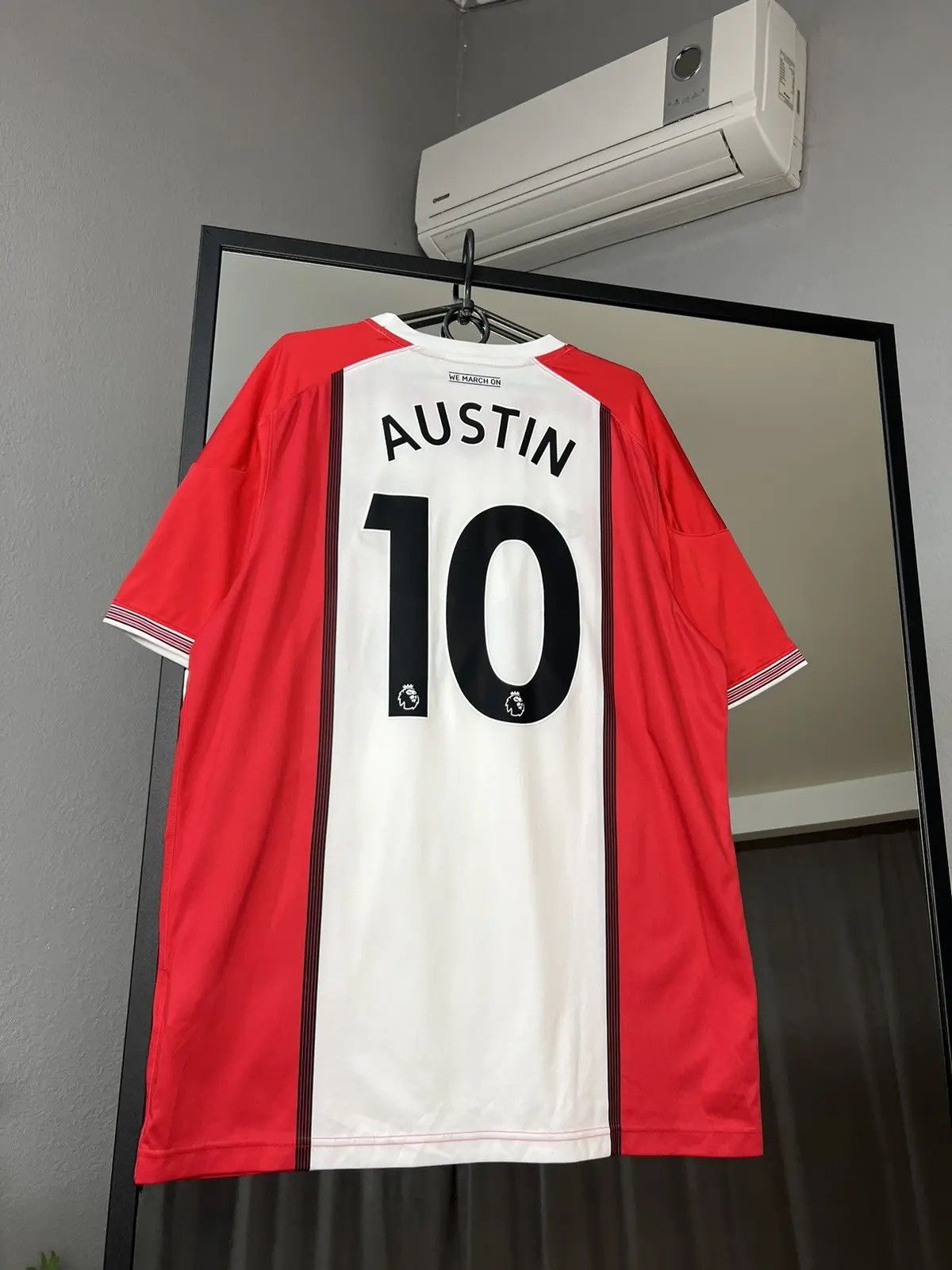 Other SOUTHAMPTON Charlie Austin 2017-18 Football Soccer Jersey Size US XL / EU 56 / 4 - 6 Thumbnail