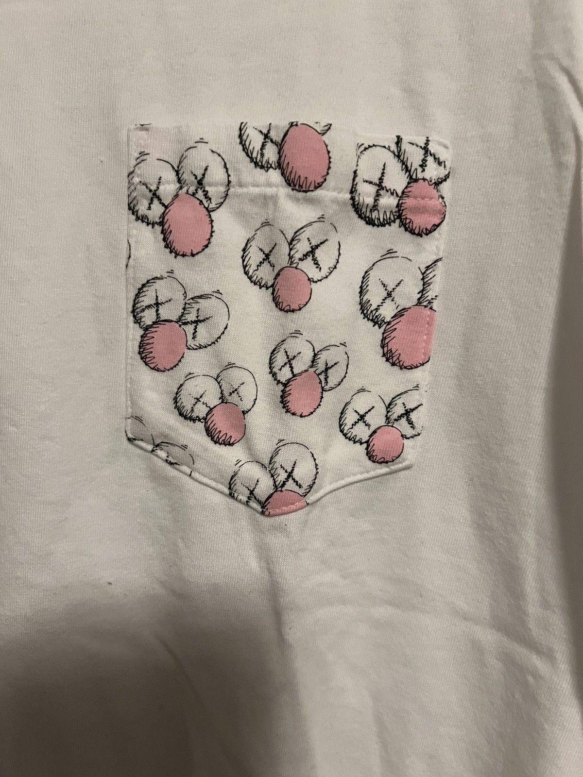 Kaws × Uniqlo KAWS x Uniqlo BFF Pocket Tee SS19 Size US M / EU 48-50 / 2 - 2 Thumbnail