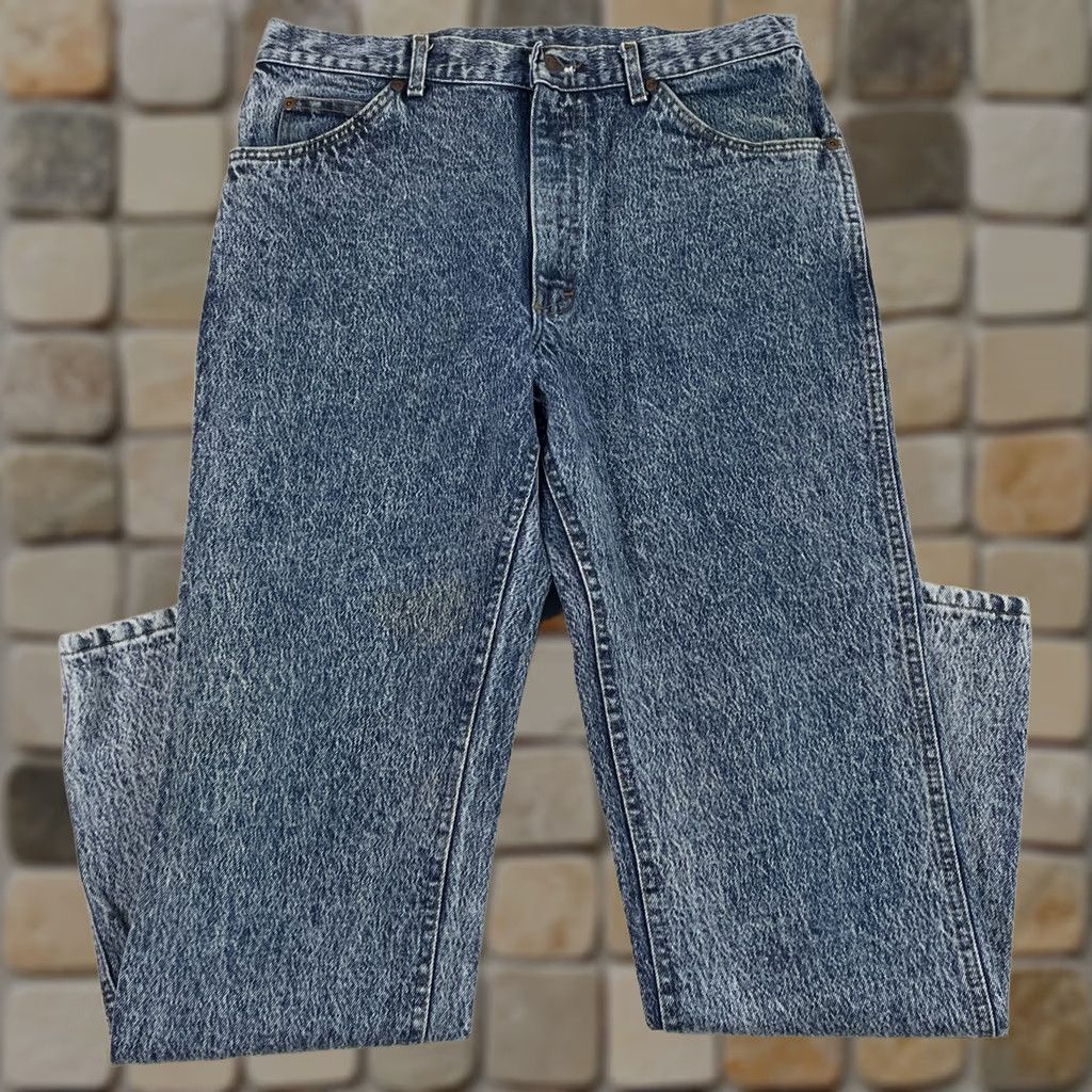 Lee VINTAGE Lee Jeans Mens 32 x 31 Blue Straight Leg Stone Wash Denim Rodeo Western Shirt? Size US 32 / EU 48 - 1 Thumbnail