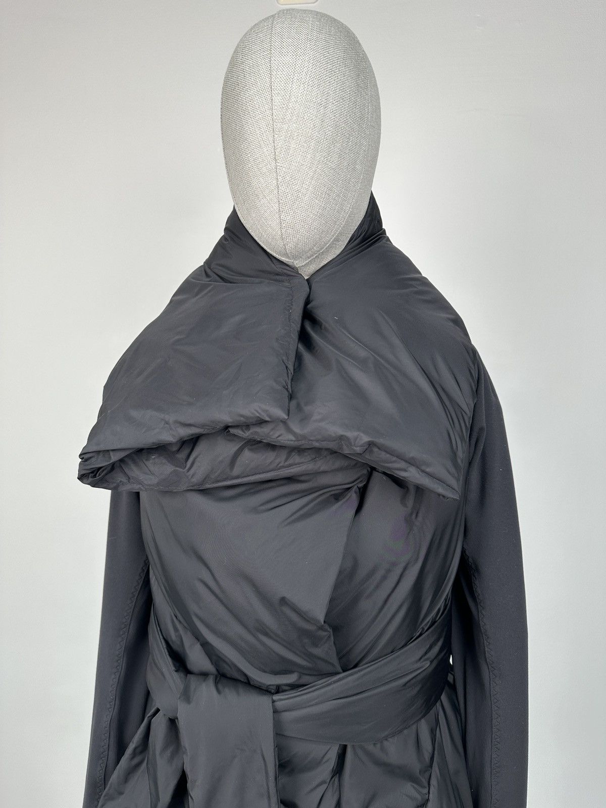 Lululemon LULULEMON Avant Garde Belted Wrap Down Jacket Women’s Black Size XS / US 0-2 / IT 36-38 - 6 Thumbnail